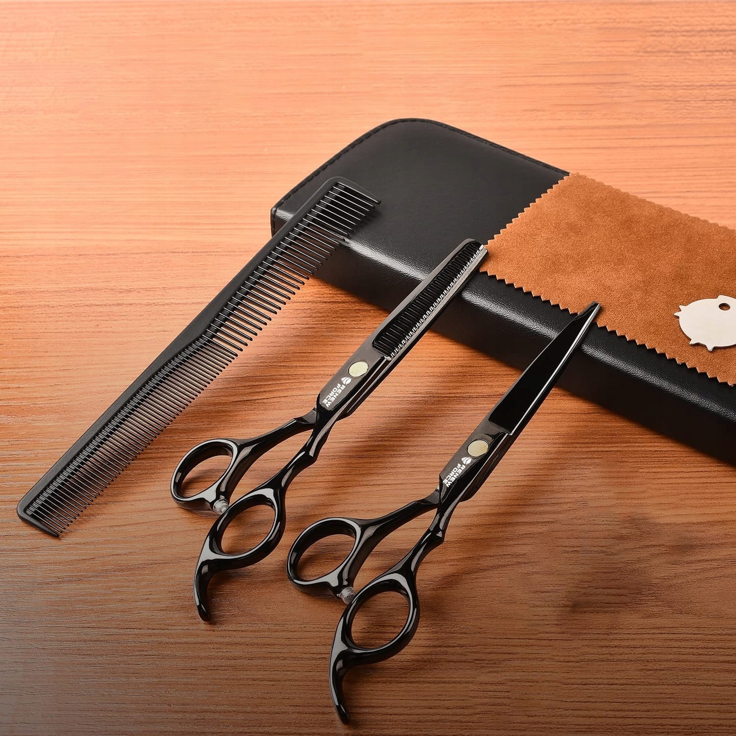 Zalety Nożyczek Fryzjerskich Renew Force – Komfort i Ergonomia w Użytkowaniu