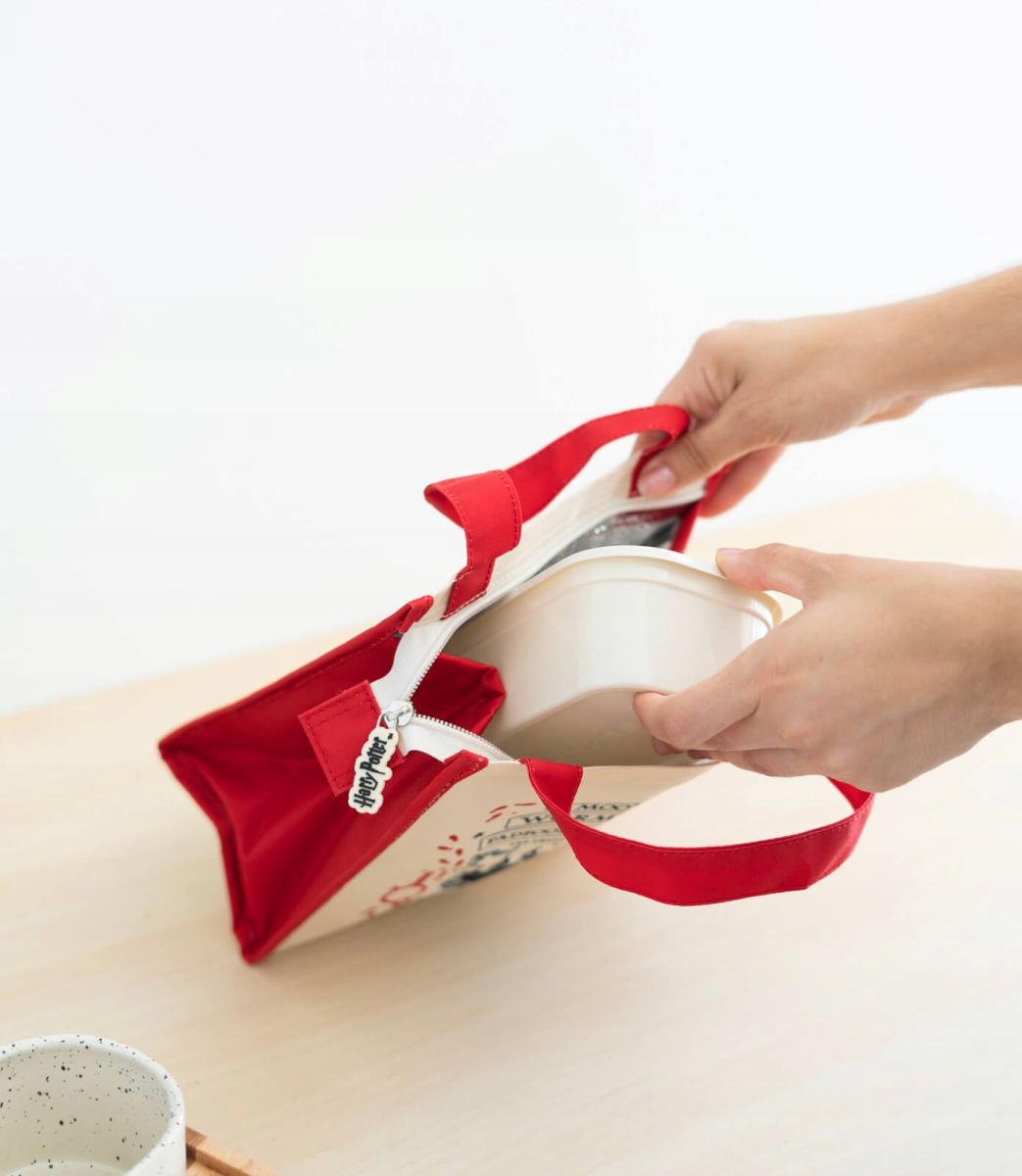 Kompaktowe wymiary – Idealna do lunchboxa i butelki