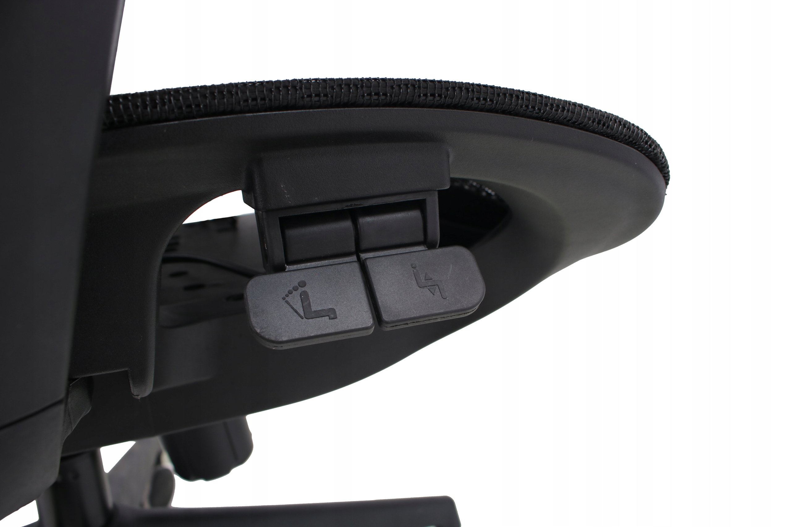 Regulowane podłokietniki w trzech kierunkach