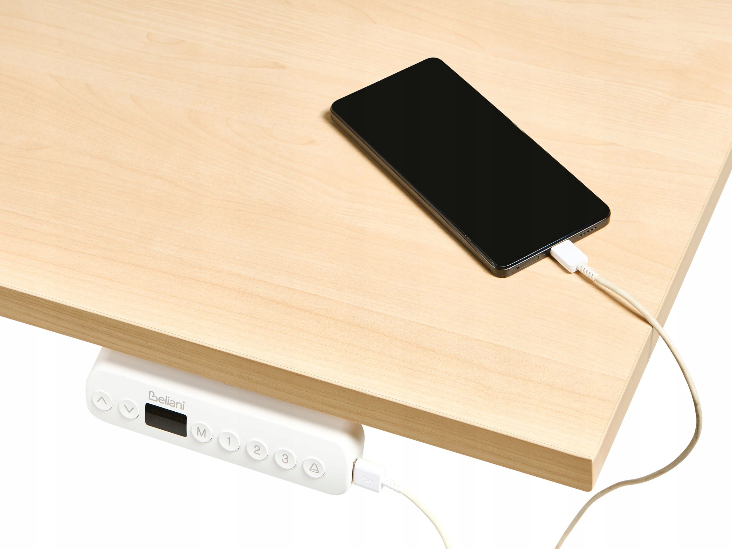 Panel sterowania z portem USB – Łatwe ładowanie urządzeń mobilnych