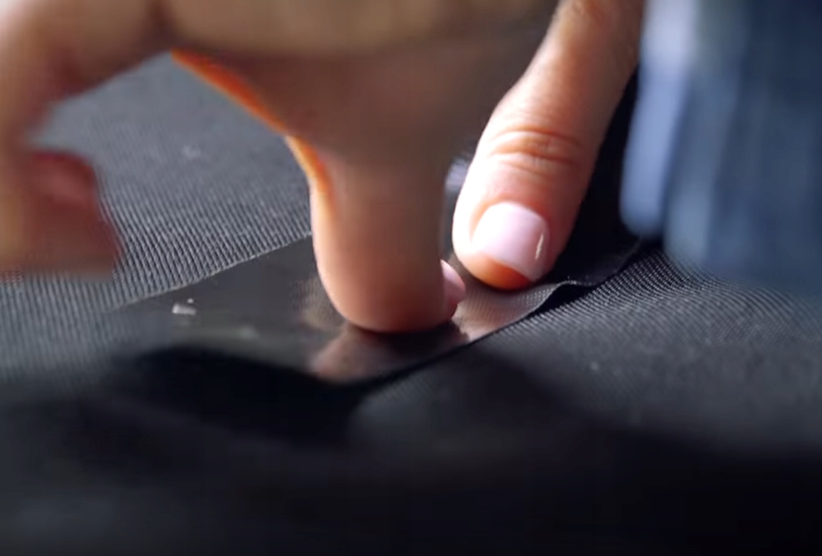 Idealna do różnych powierzchni – drewno, metal, beton