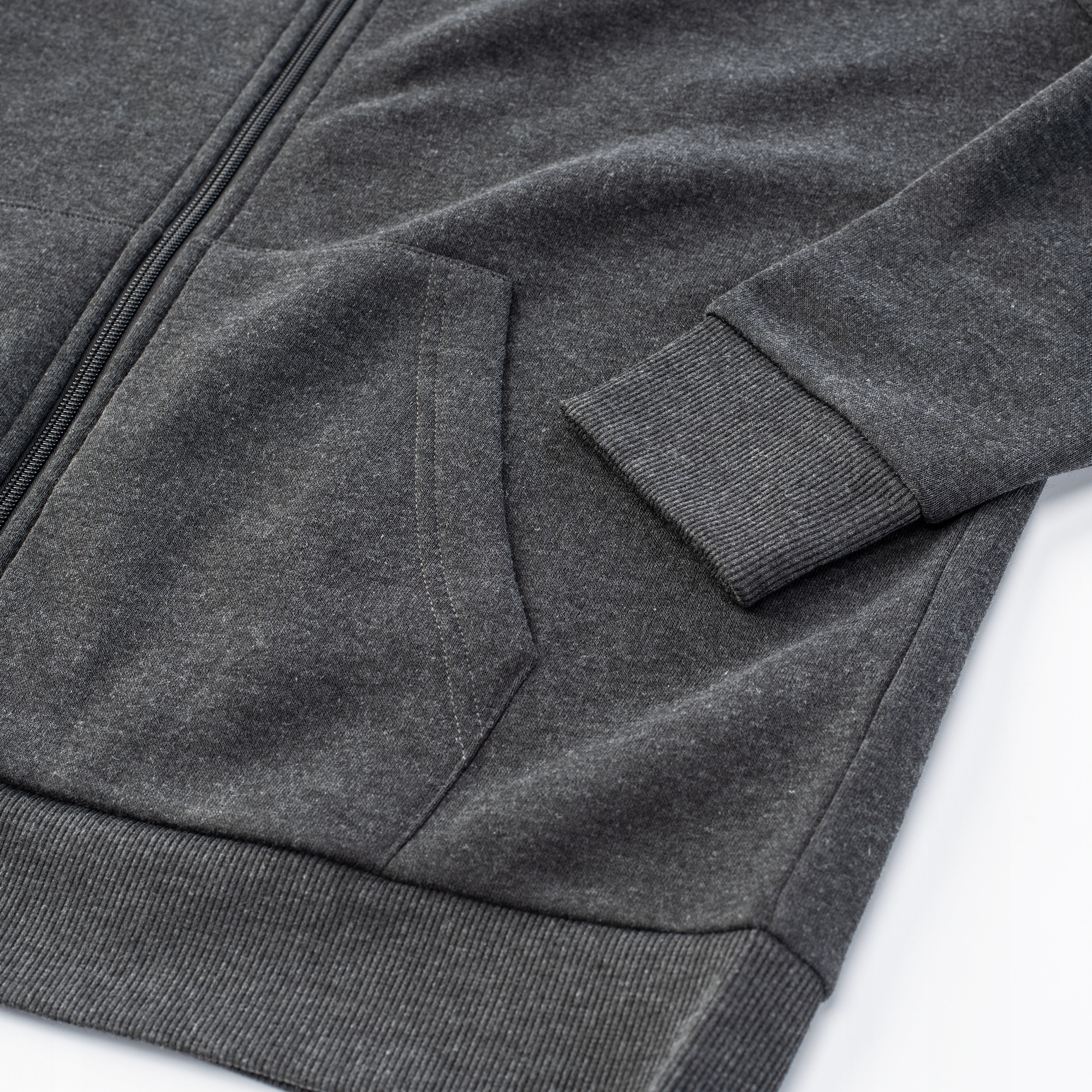 Funkcjonalne detale: kaptur i kieszenie