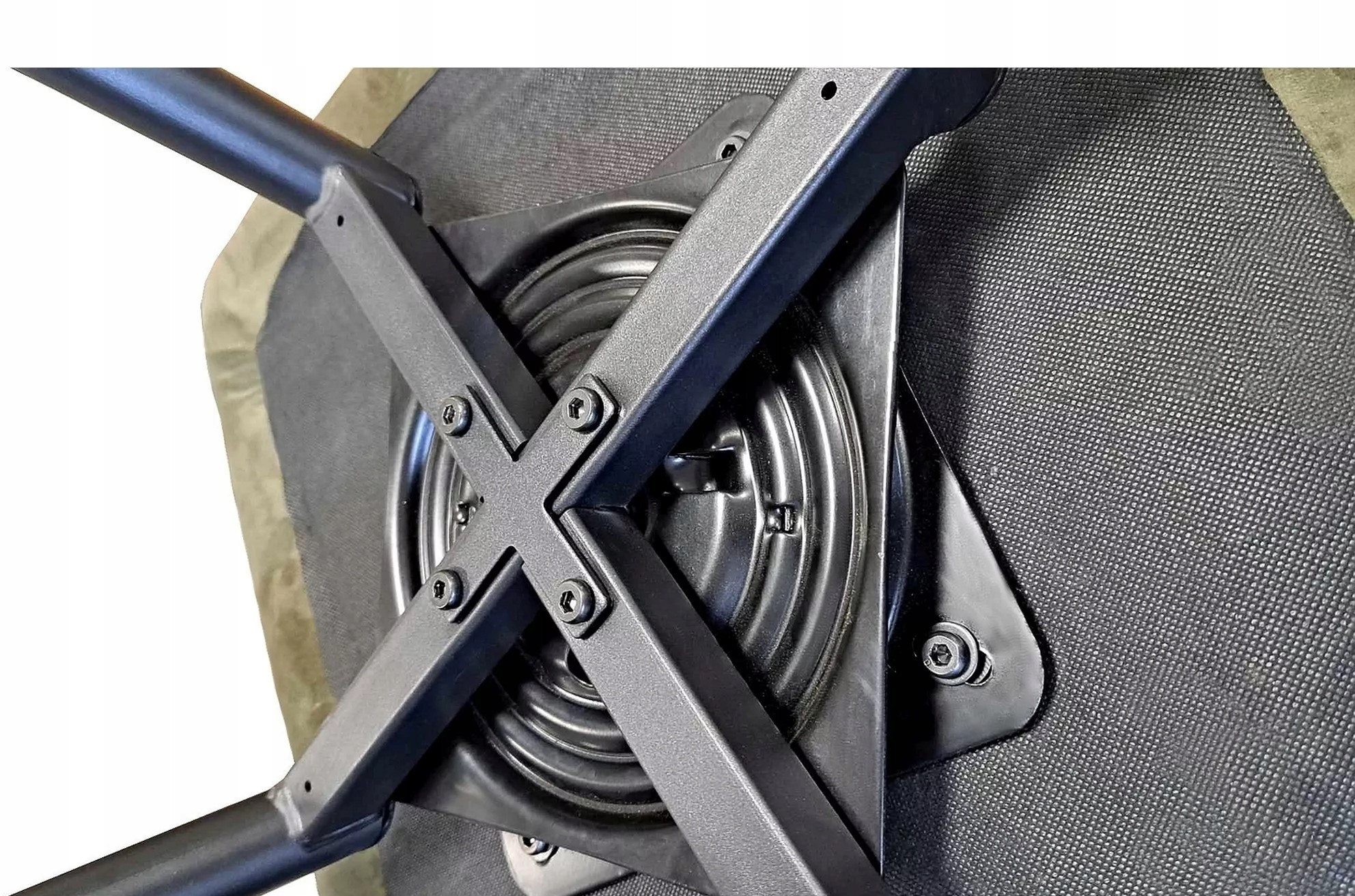 Solidne metalowe nogi dla trwałości