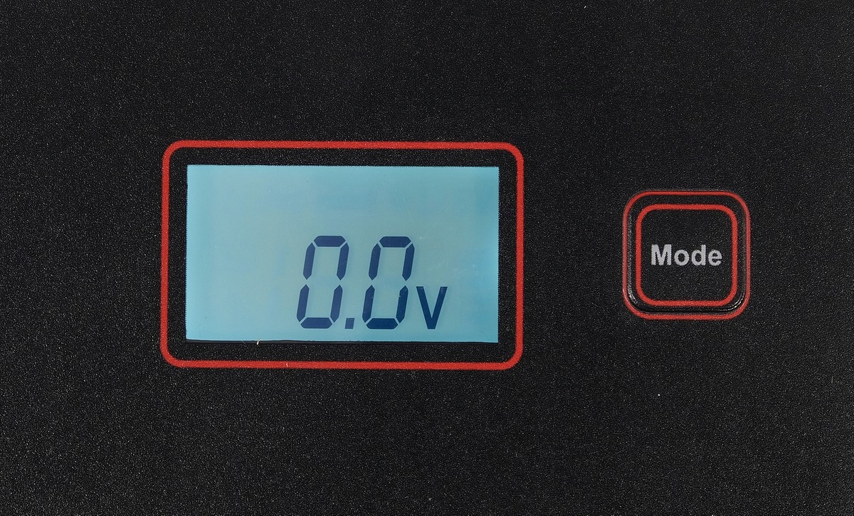 Funkcje ładowania konserwującego i zabezpieczenia