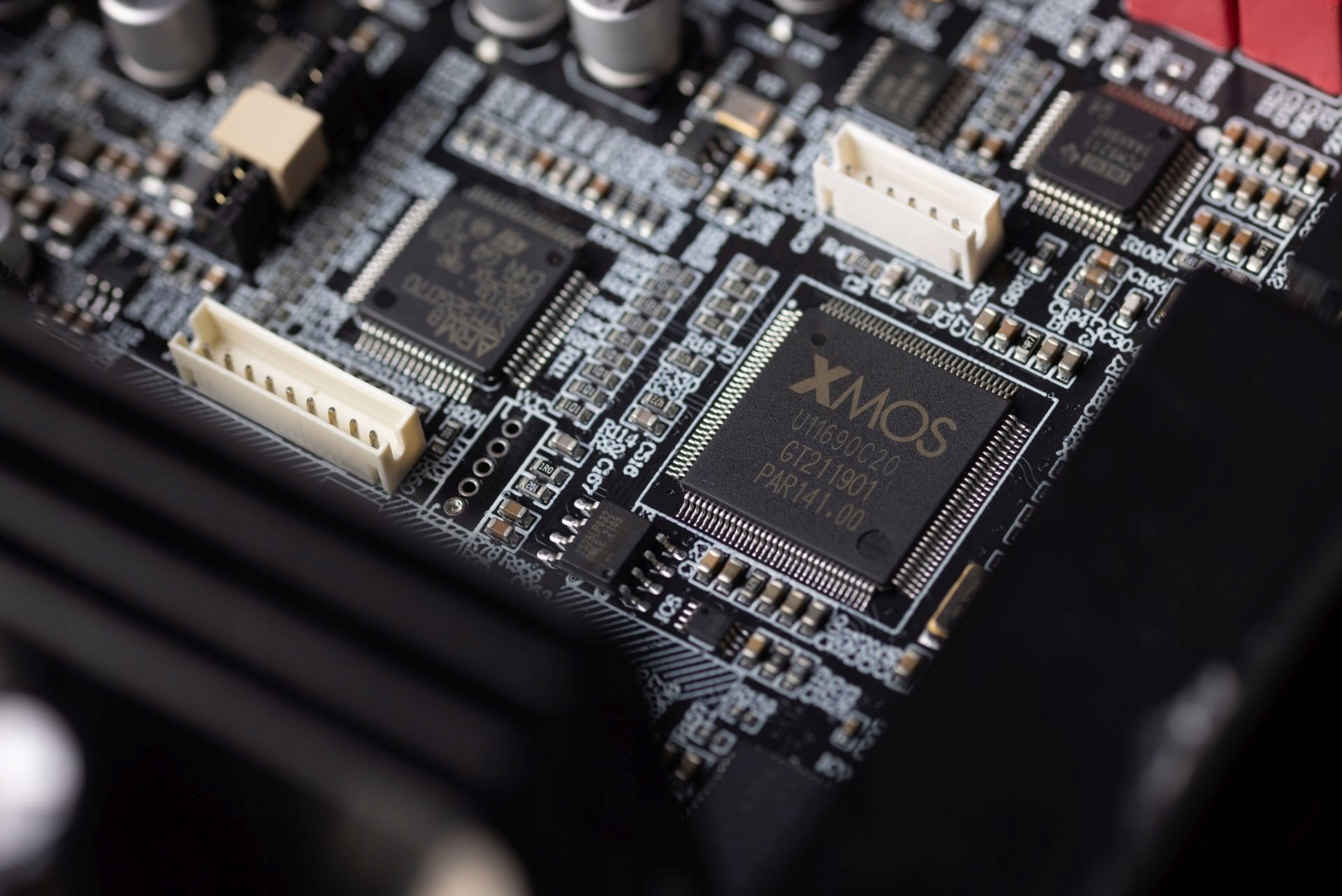Wydajność i moc głośników – 256 W RMS