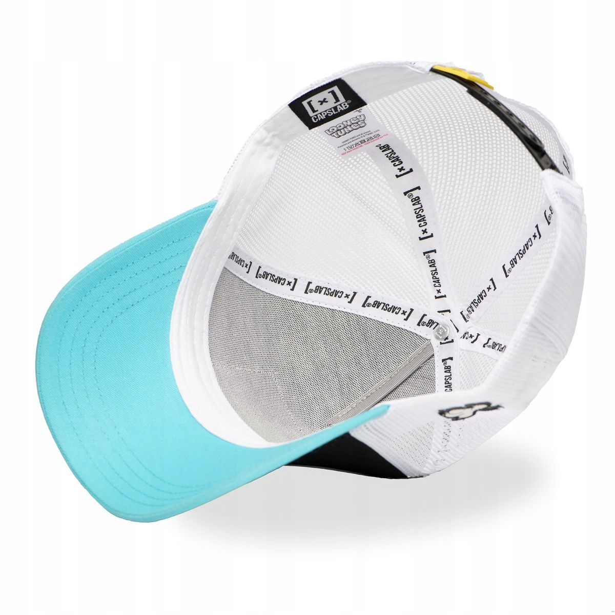 Cechy dodatkowe: naszywki i regulowane zapięcie