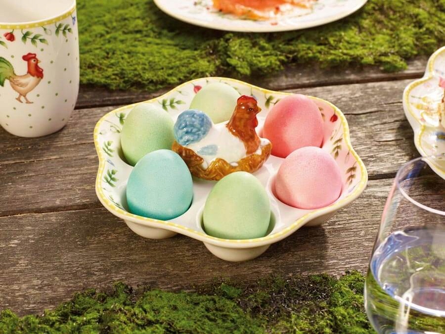 Oryginalny design z figurką kury i miejscami na 6 jajek