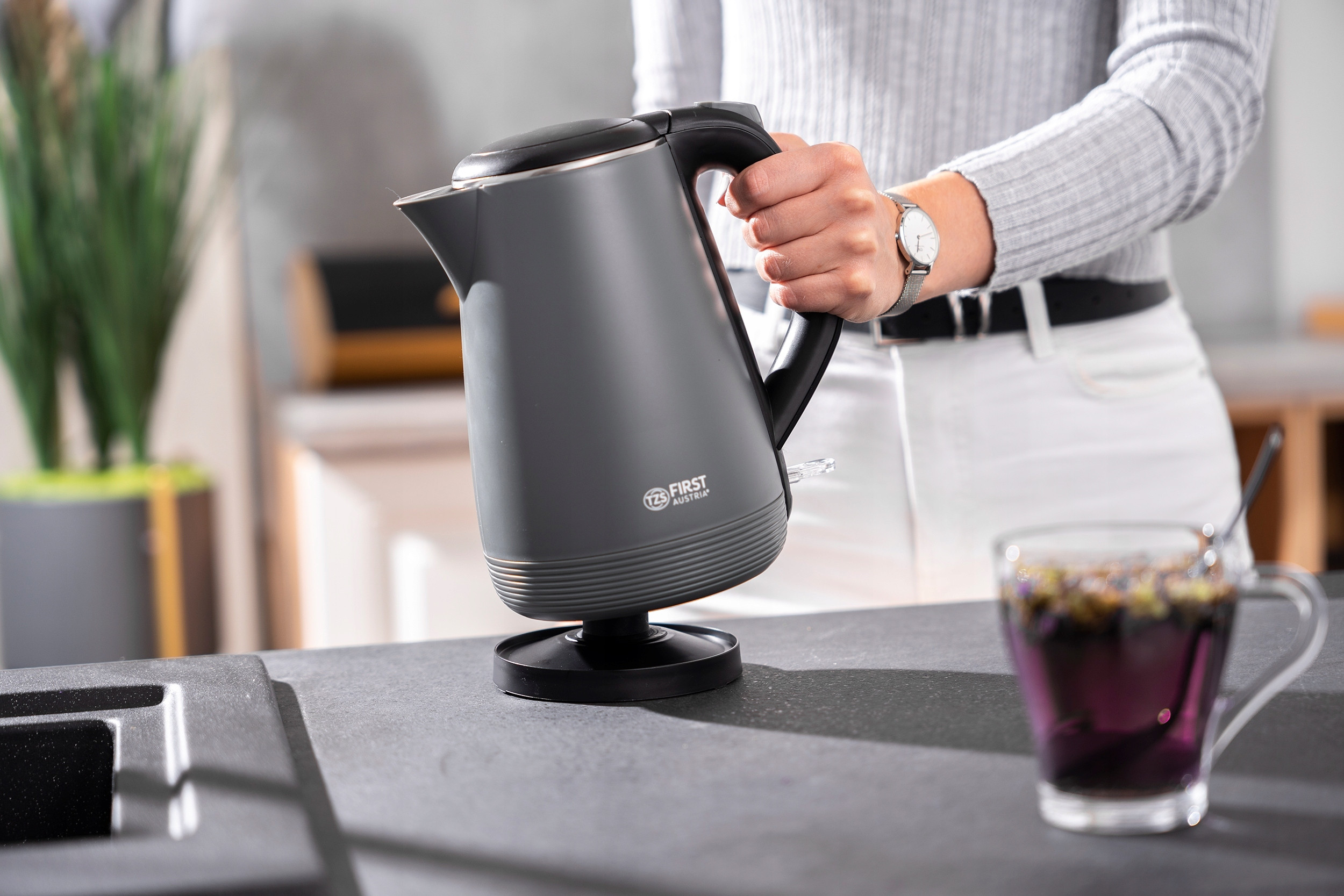 Ergonomiczny przycisk otwierania klapy