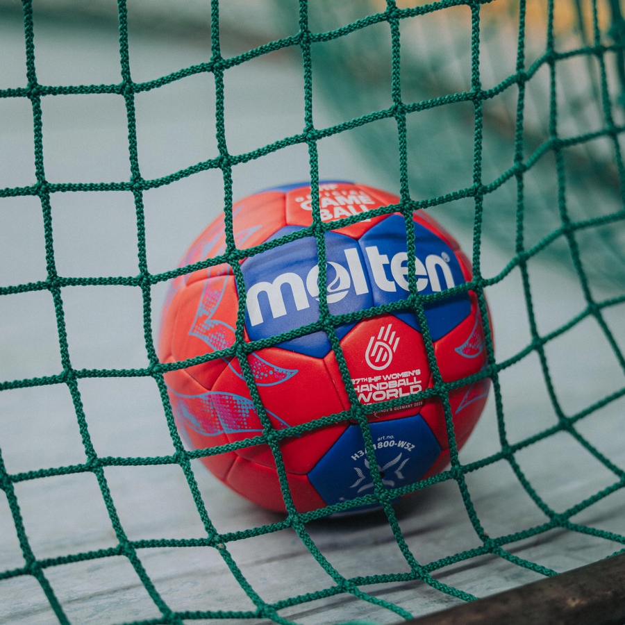 Wysoka jakość wykonania i design w kolorze niebiesko-czerwonym