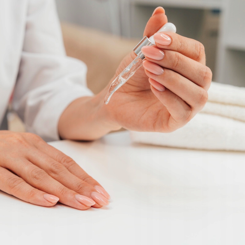 Idealne zakończenie manicure z linią One Coat