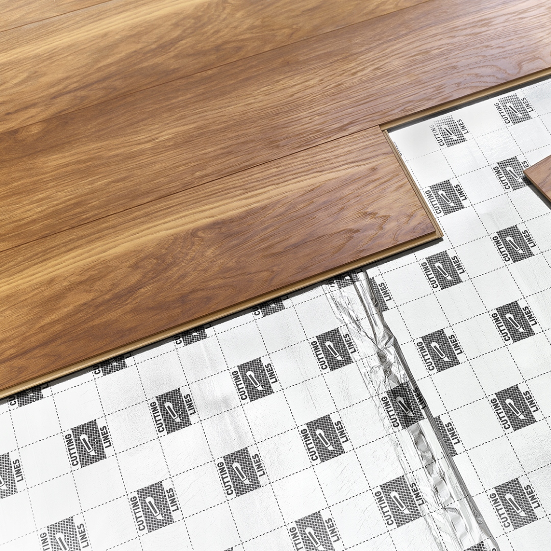 Szybki i łatwy montaż dzięki zintegrowanej folii paroizolacyjnej