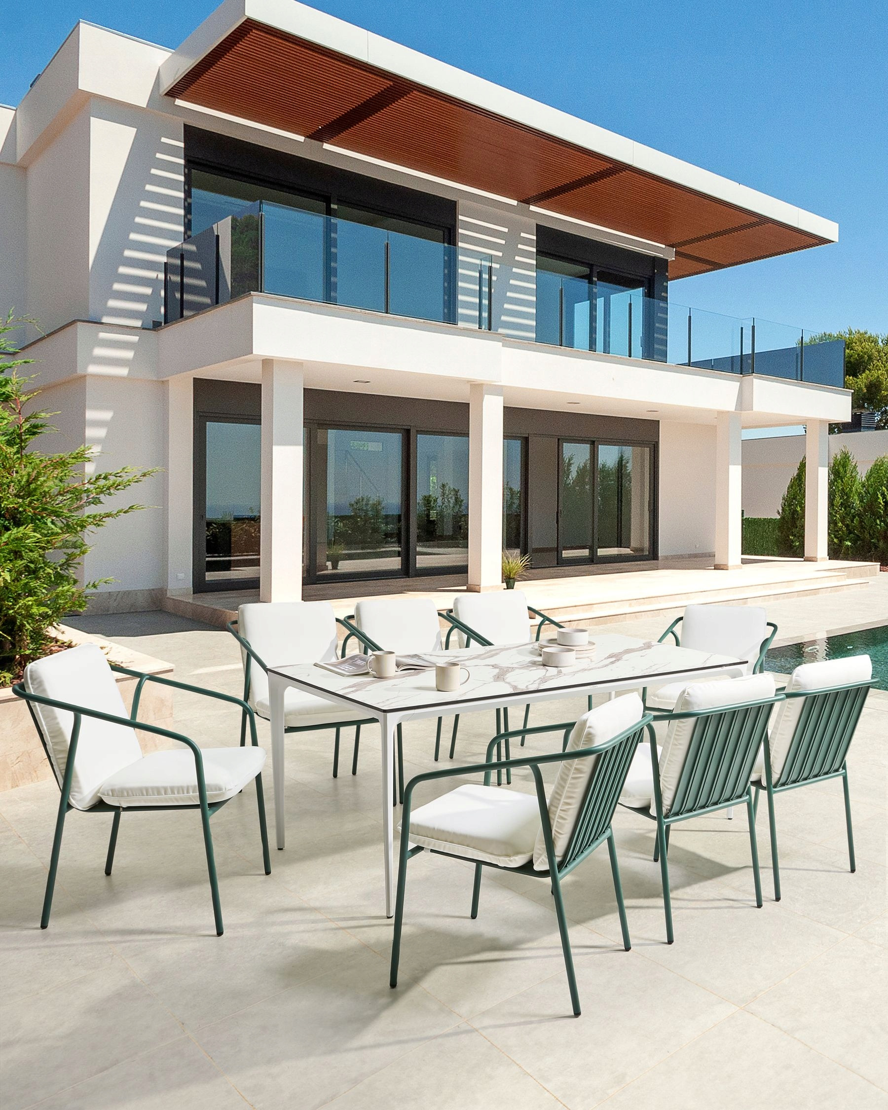 Solidna konstrukcja z metalu w zielonym kolorze