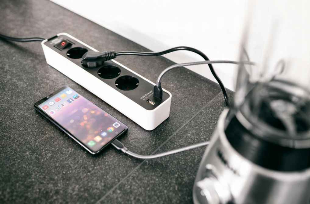 Szybkie ładowanie dzięki dwóm gniazdom USB
