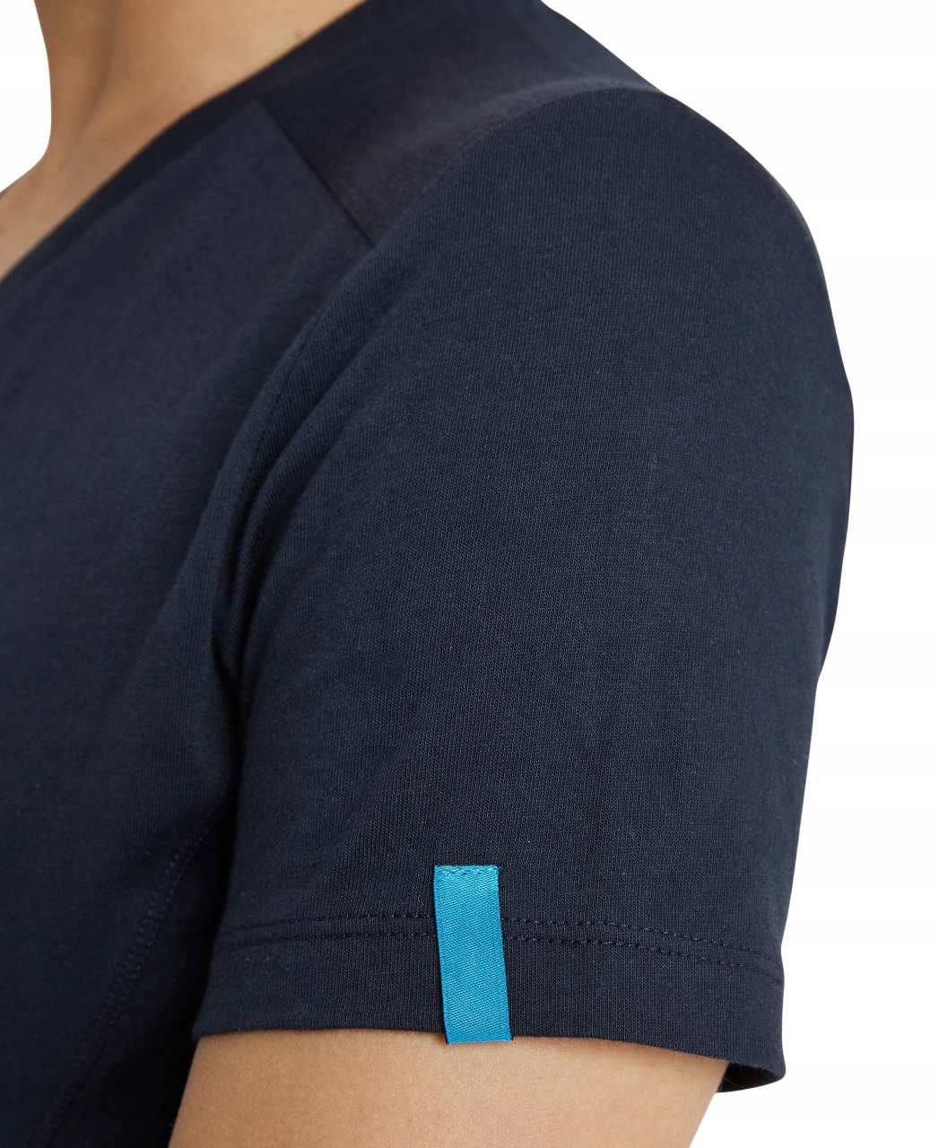 Wygodny dekolt w szpic i stylowe rękawy typu cap