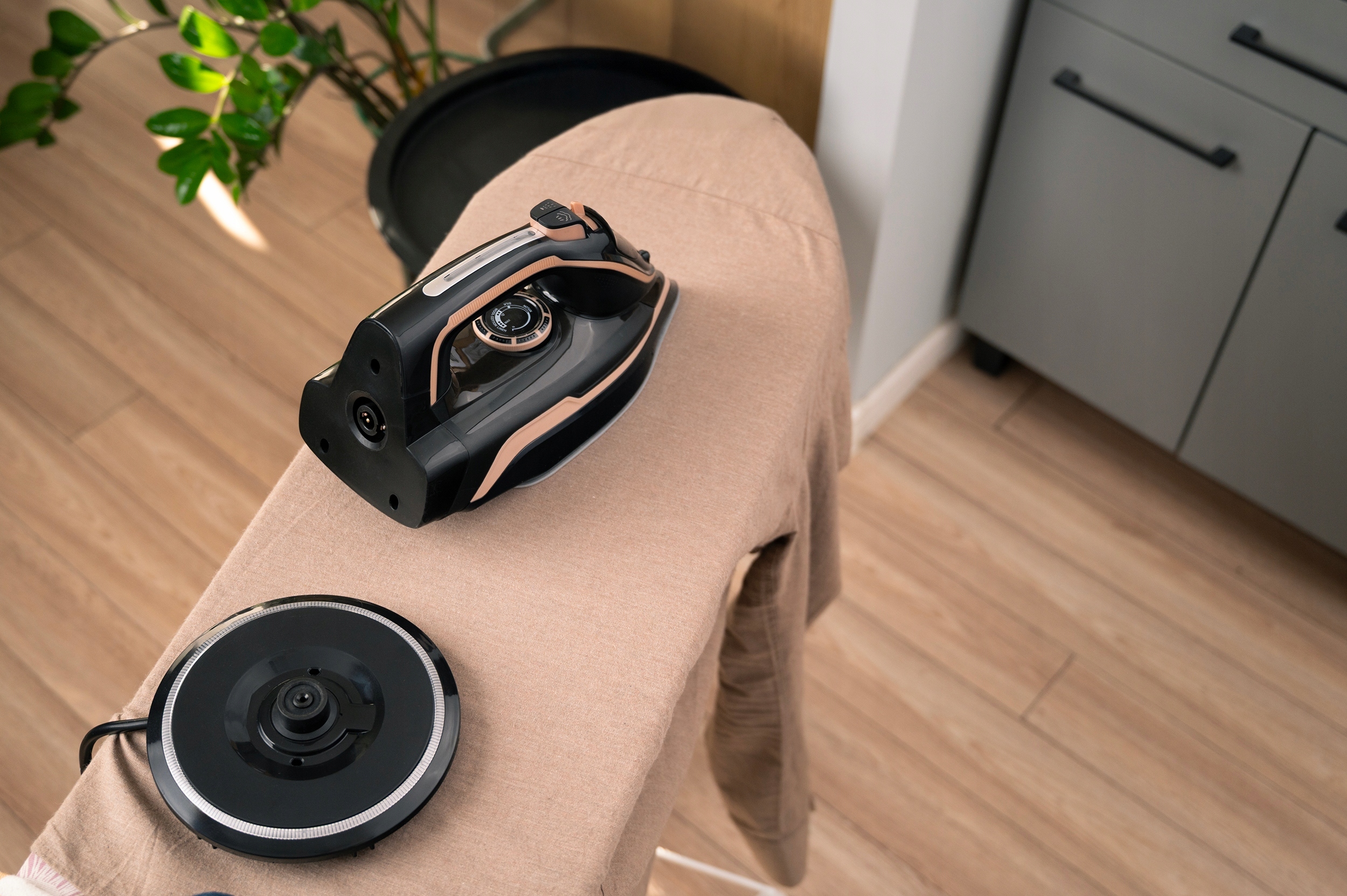 Moc 3000 W – Szybkie i efektywne prasowanie