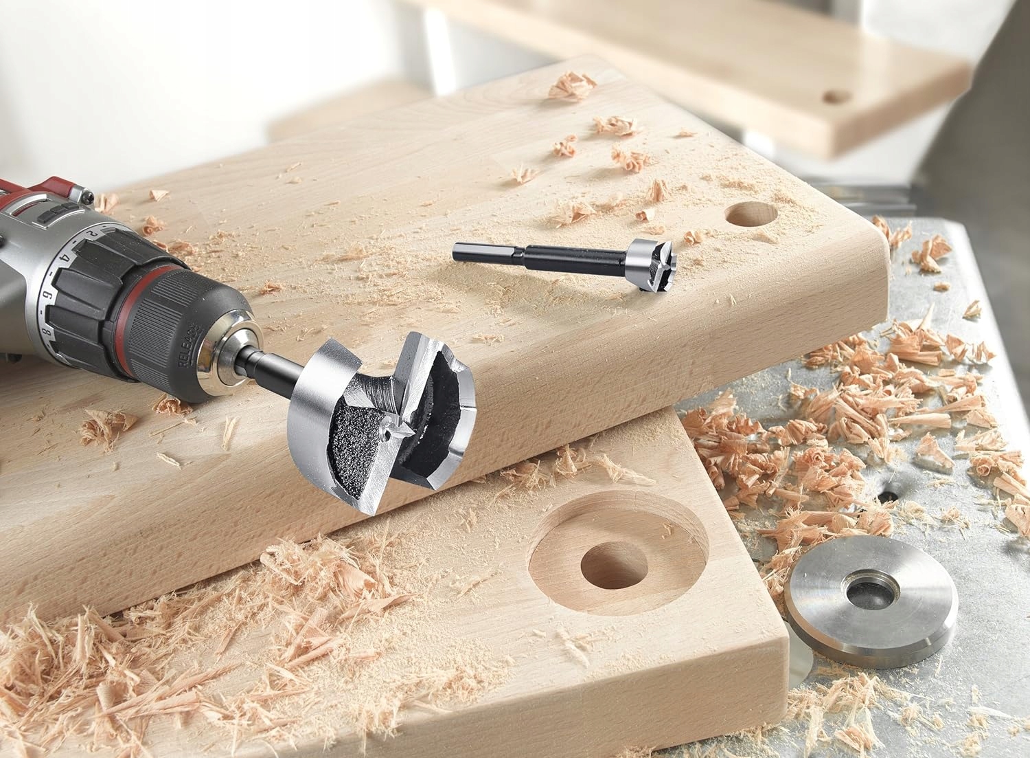 Wiercenie bez pęknięć w różnych rodzajach drewna