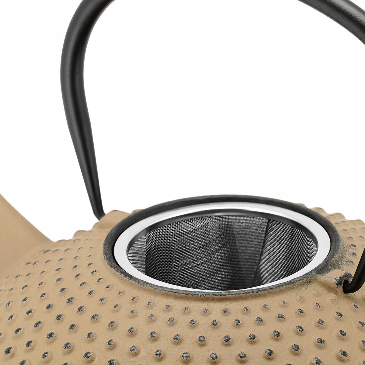 Efektywne parzenie herbaty dzięki metalowemu sitku