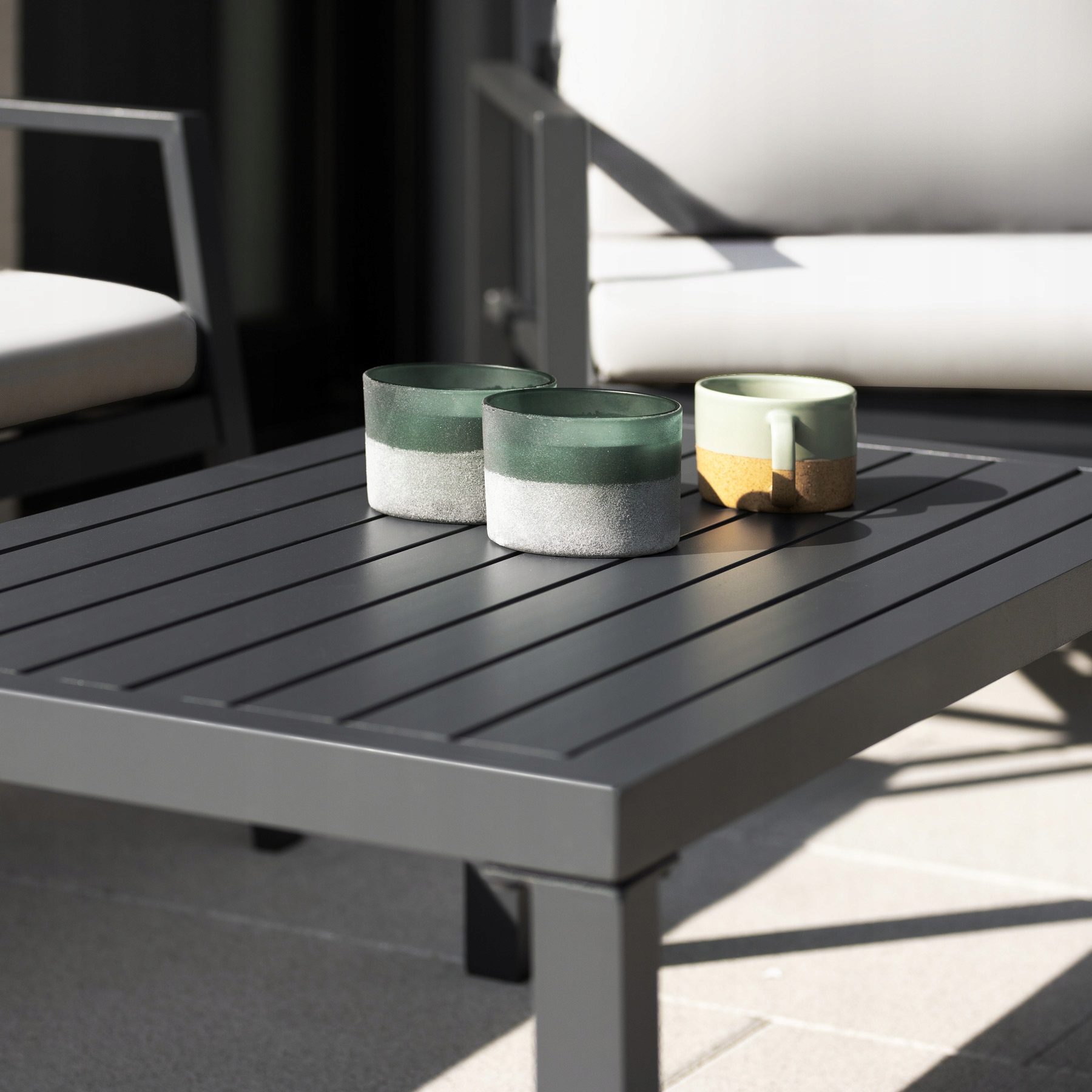 Łatwy montaż i proste czyszczenie mebli ogrodowych