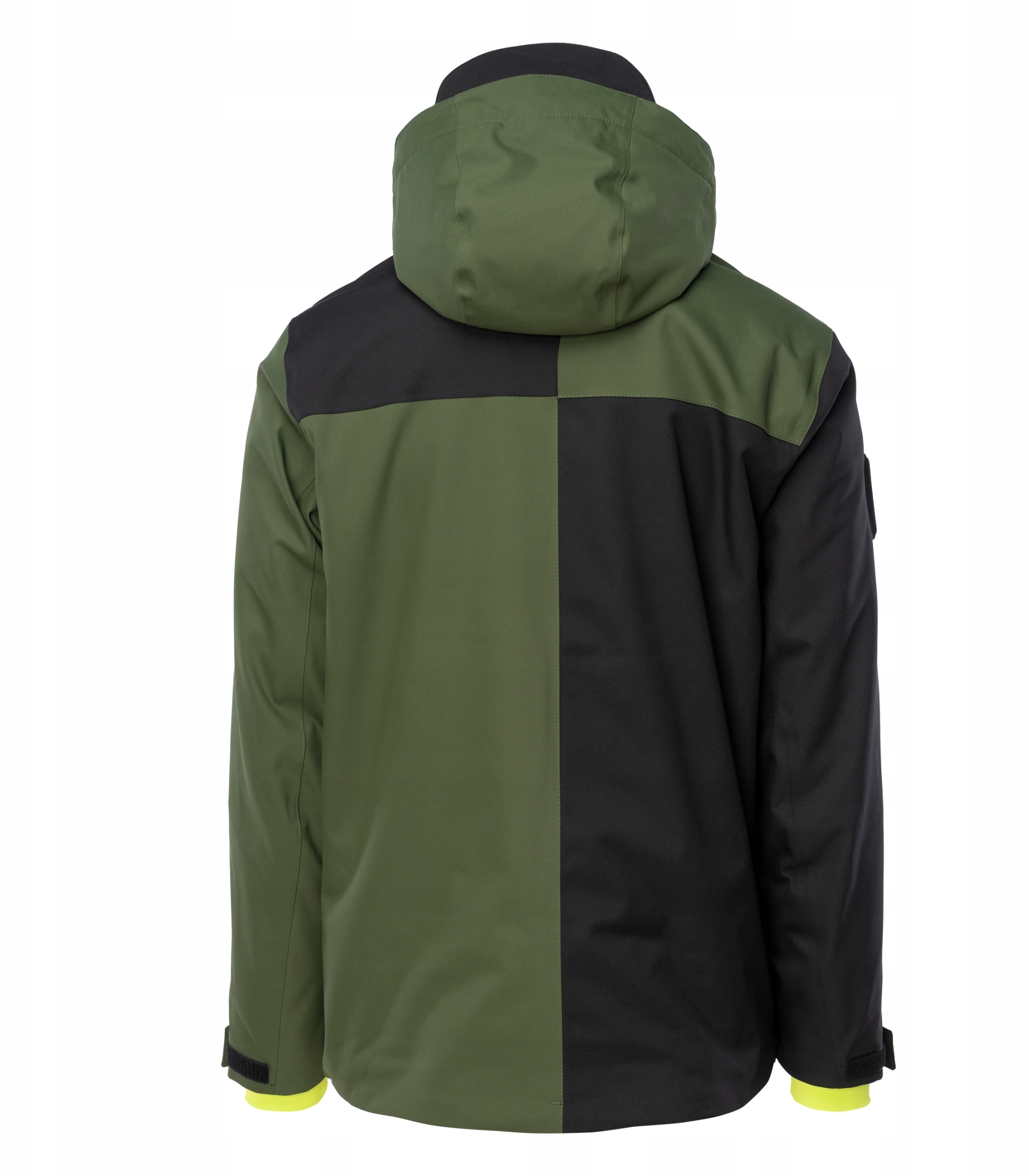 Funkcjonalność w terenie – Odpinany kaptur i kieszeń na skipass