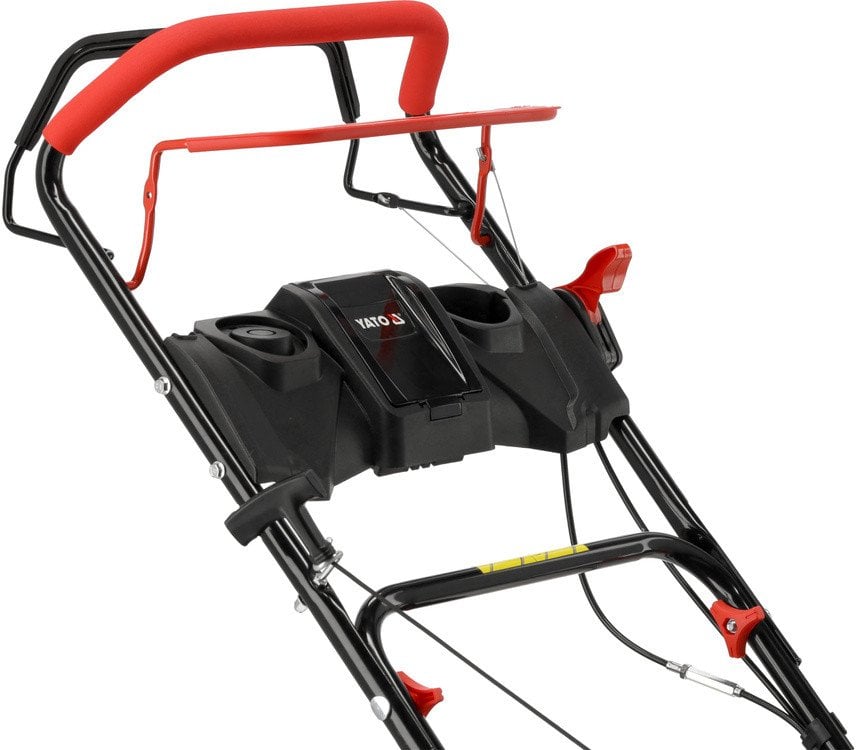 Ergonomiczny uchwyt i łatwa regulacja wysokości koszenia