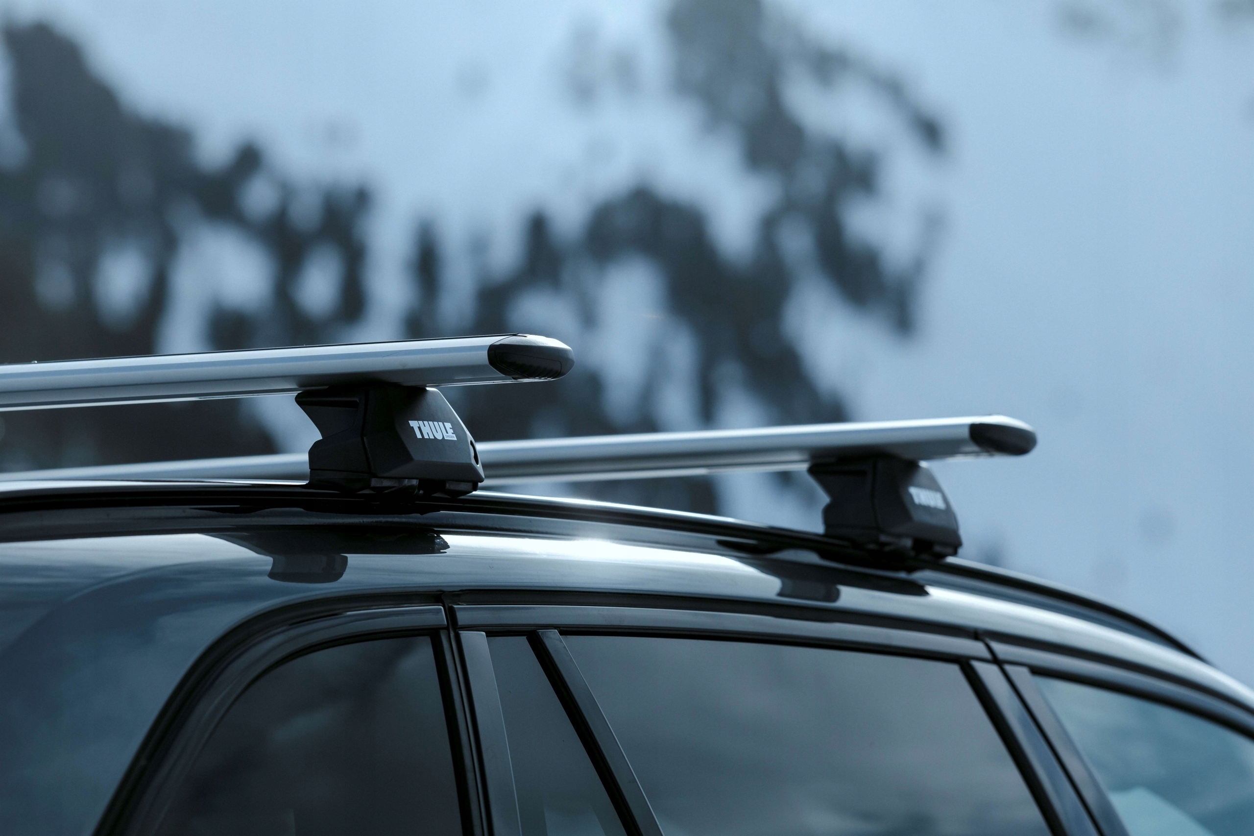 Aerodynamiczny bagażnik dachowy Thule – Cicha jazda i maksymalna przestrzeń na bagaż