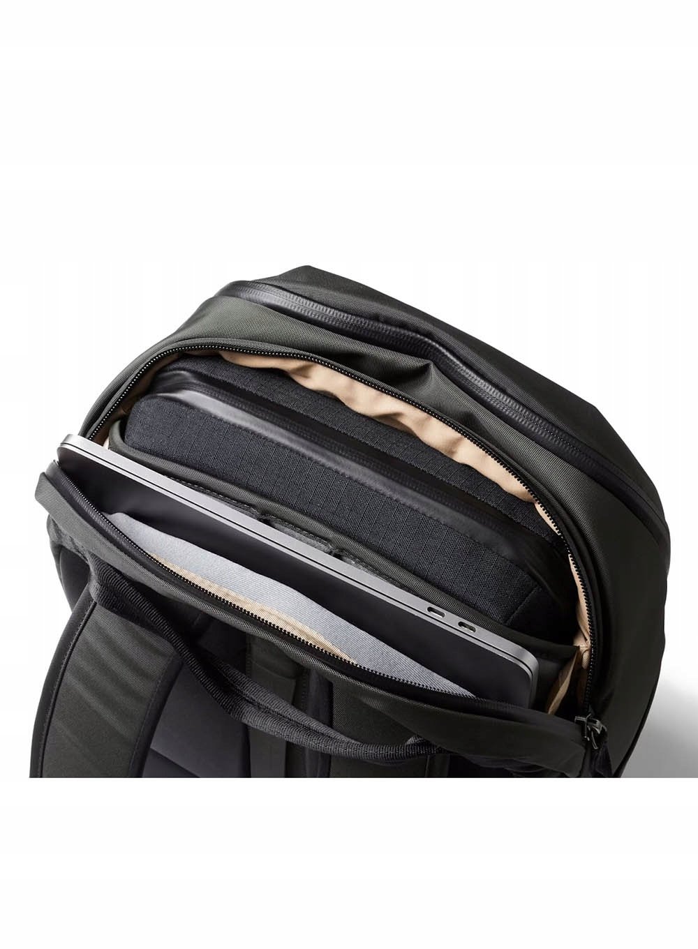 Oddzielna kieszeń na laptopa do 16 cali