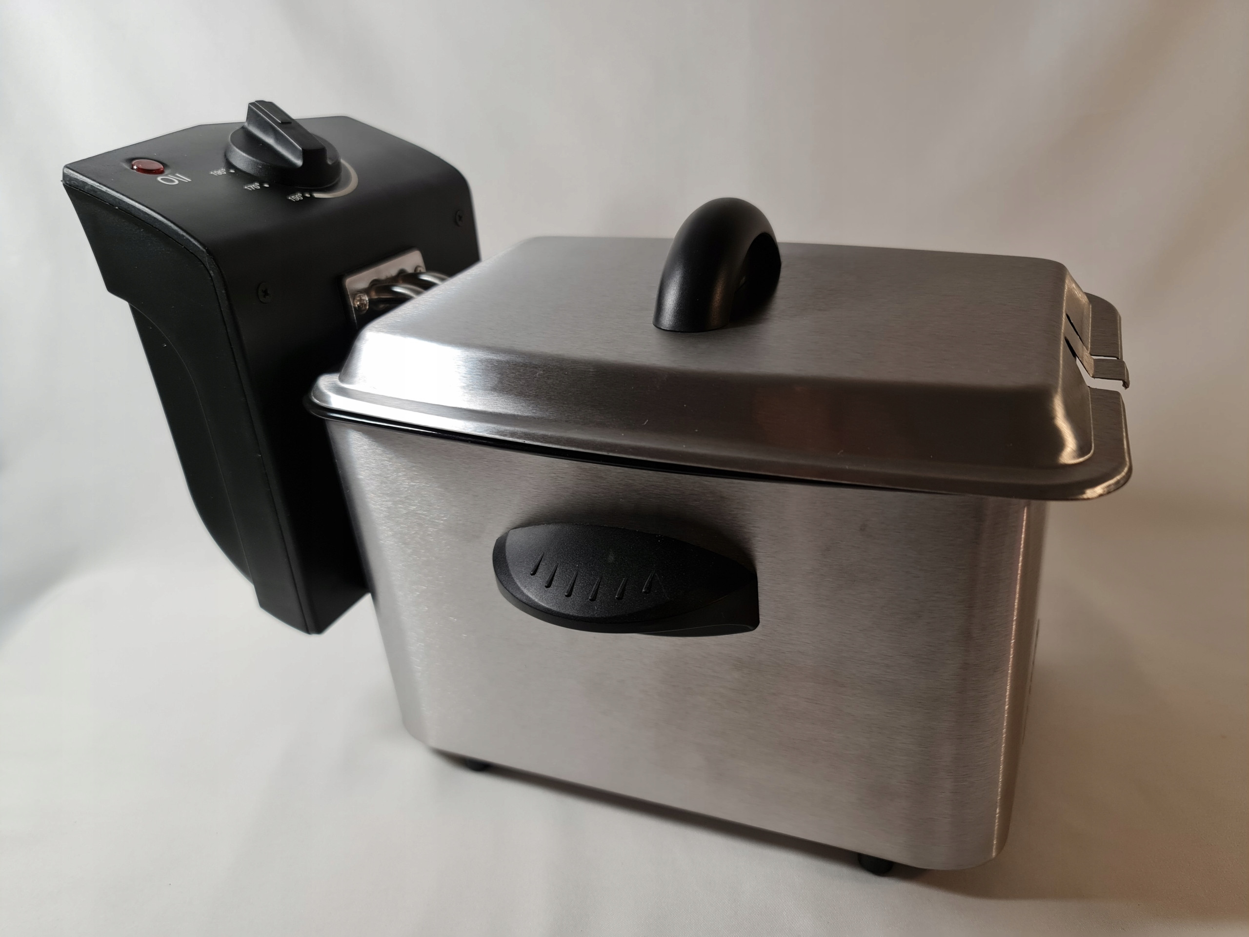 Bezpieczeństwo użytkowania – Zabezpieczenie przed przegrzaniem i antypoślizgowe nóżki