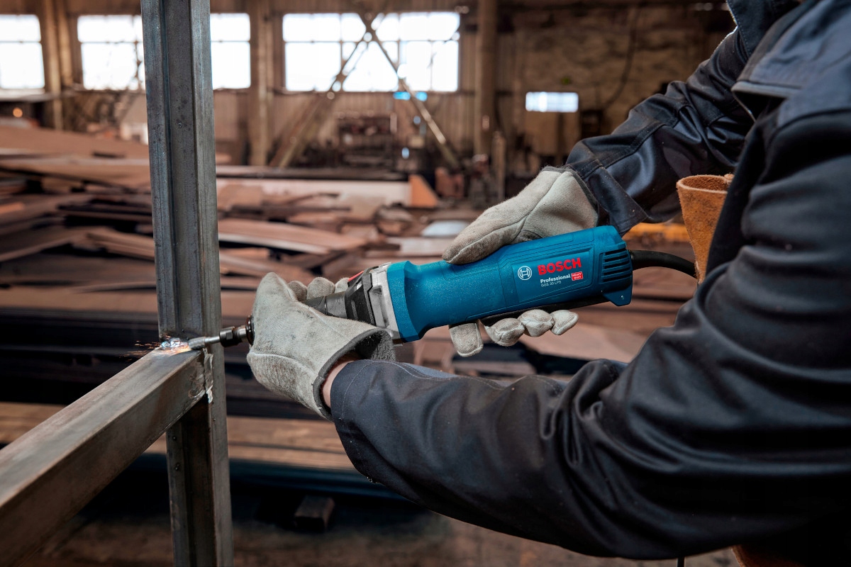 Funkcje bezpieczeństwa: KickBack Control i Restart Protection