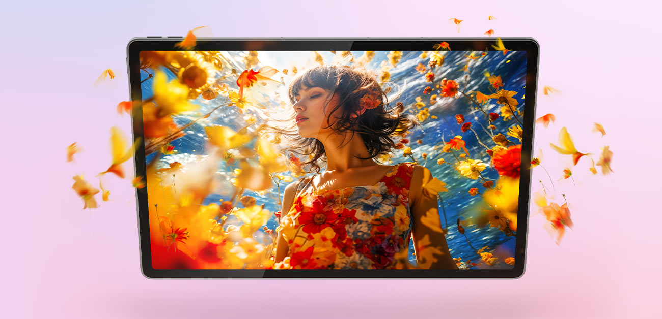 Na ekranie tabletu Idea Tab Plus kolorowa tapeta z młodą dziewczyną, wokół niej kwiaty
