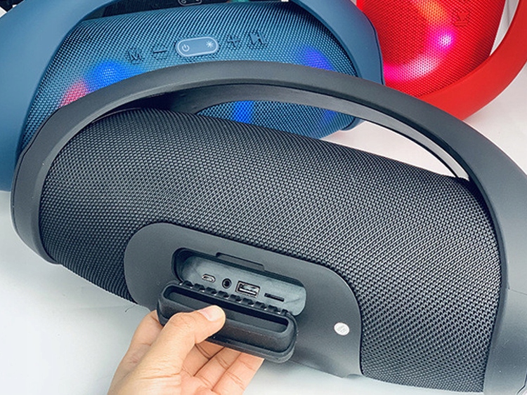 Wszechstronność połączeń: Bluetooth, AUX, USB i microSD