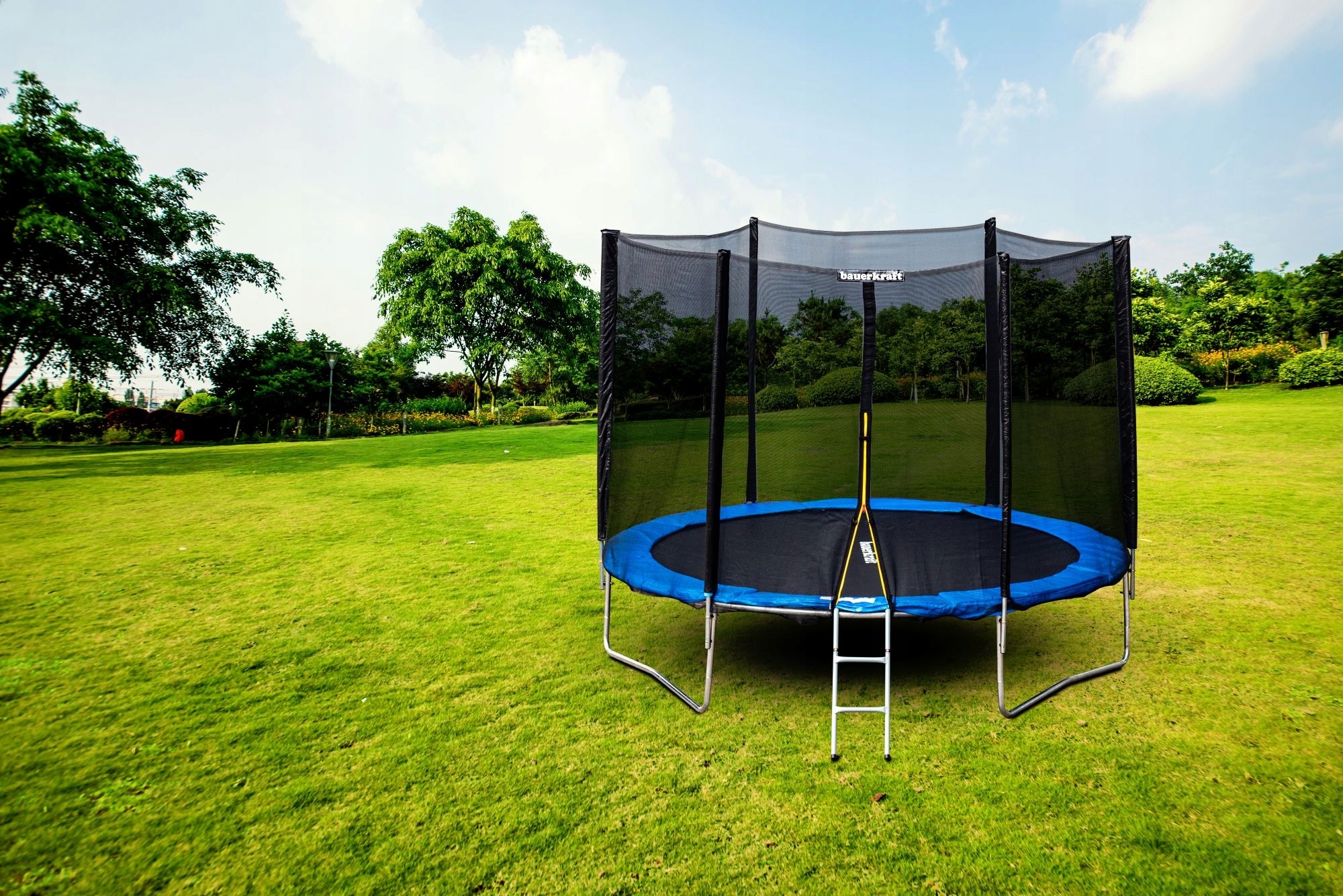 Trampolina Ogrodowa Bauerkraft Z Siatką O Średnicy 8FT 244 - 252 CM – Idealna Zabawa na Świeżym Powietrzu