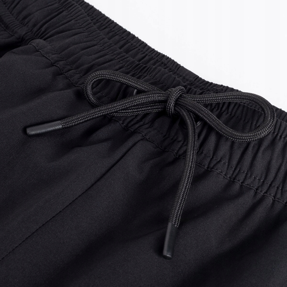 Kolor i wzór – Klasyczny czarny z logo