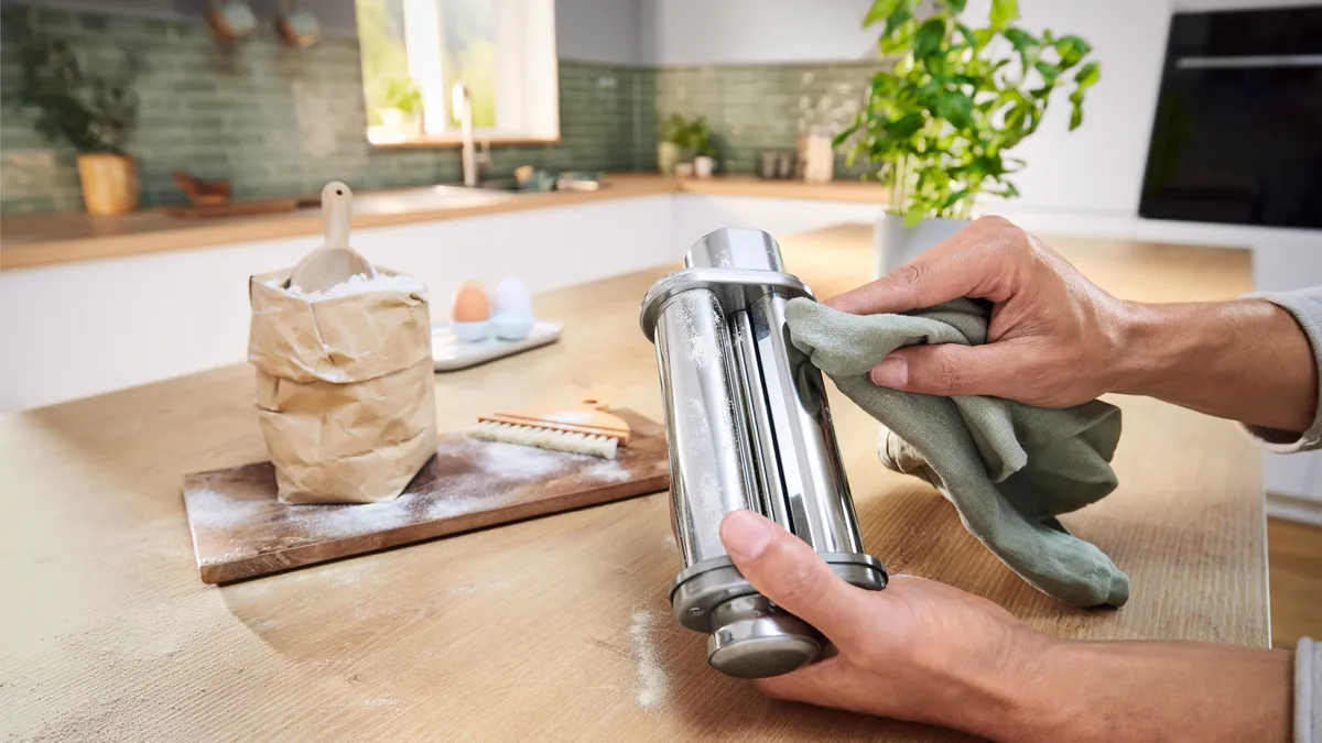 Zestaw zawiera – 2 nasadki do klusek oraz adapter