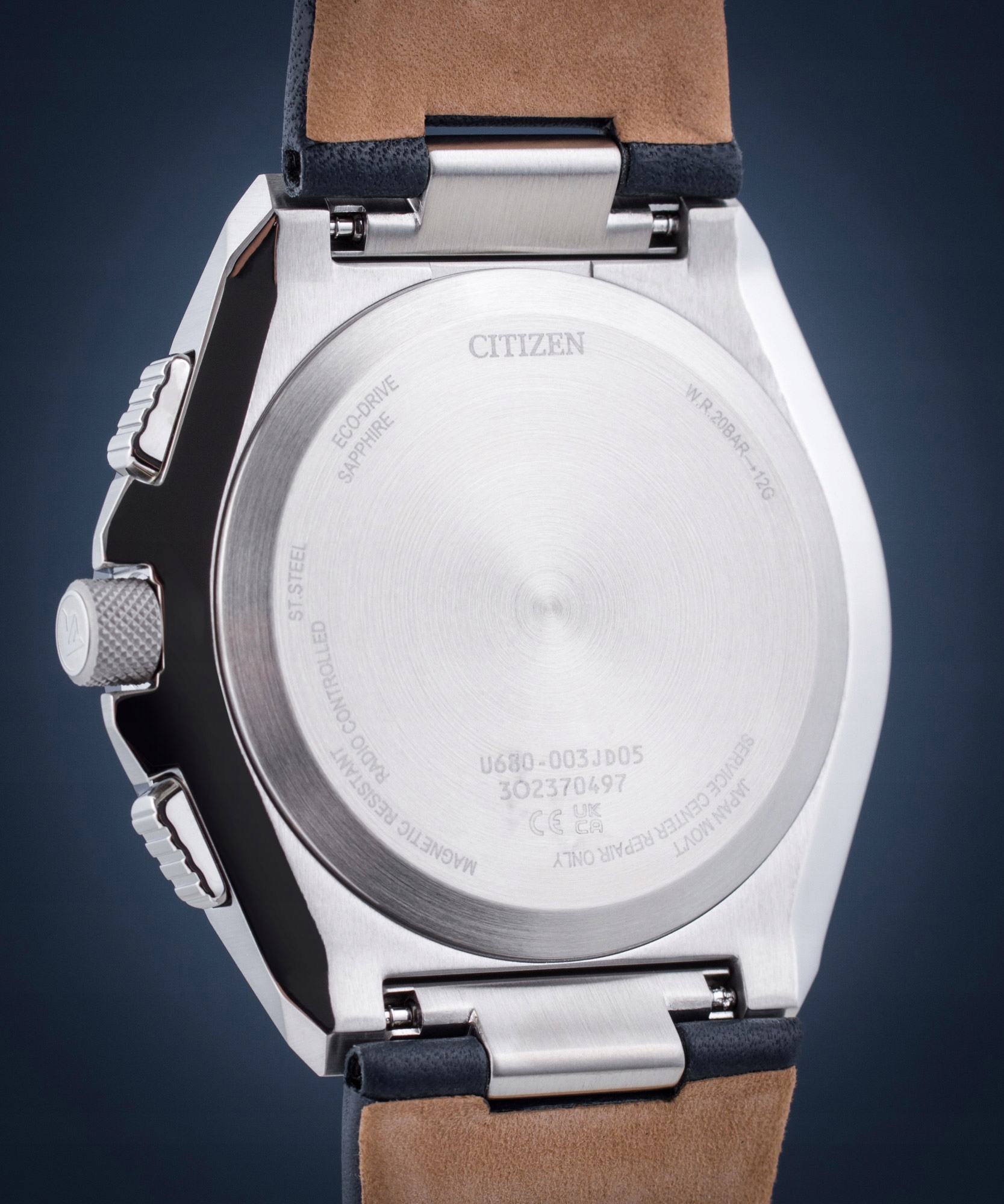 Stylowy design – Niebieska tarcza i skórzany pasek