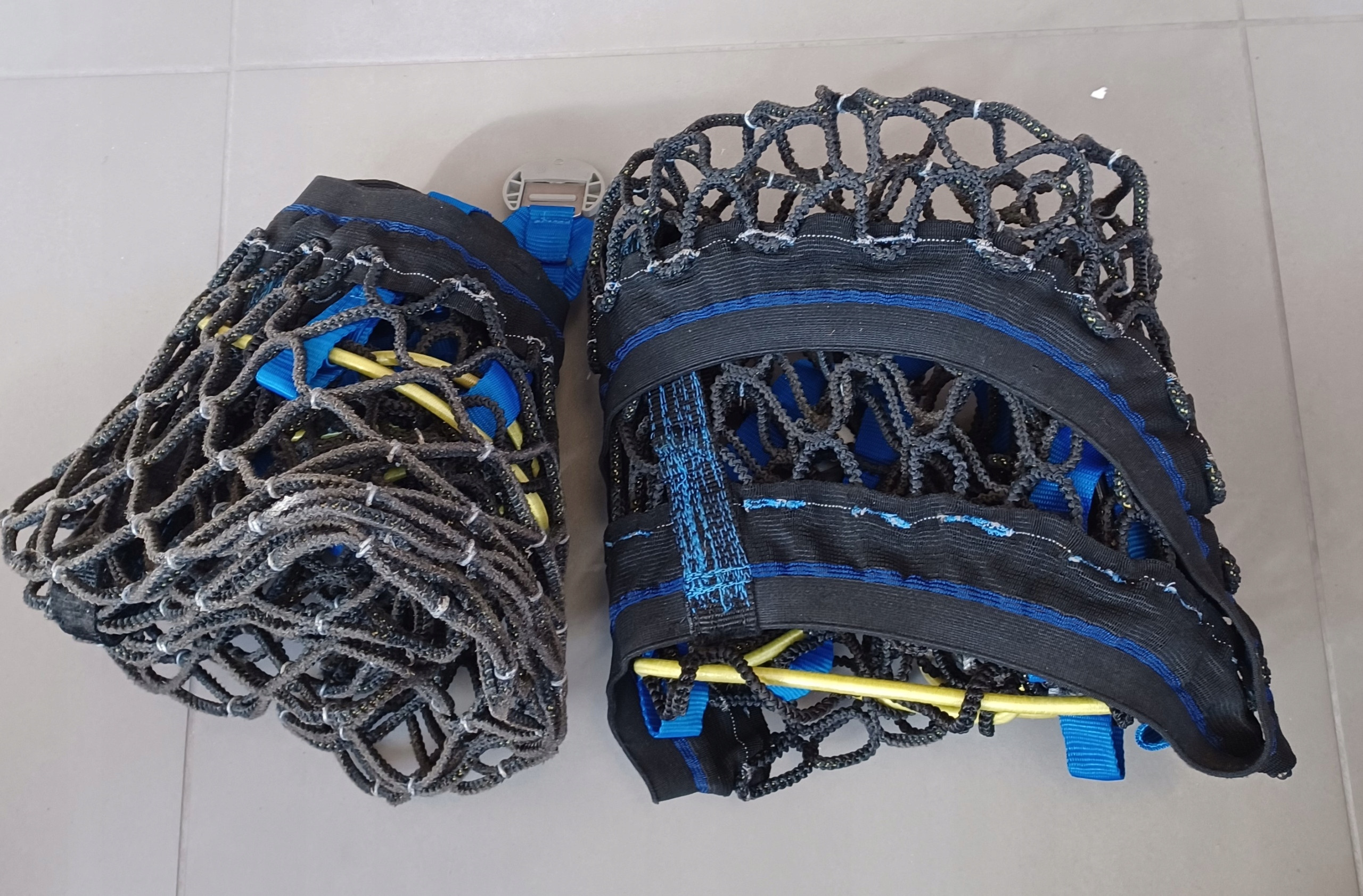 Zawartość opakowania: 1 para łańcuchów i rękawice