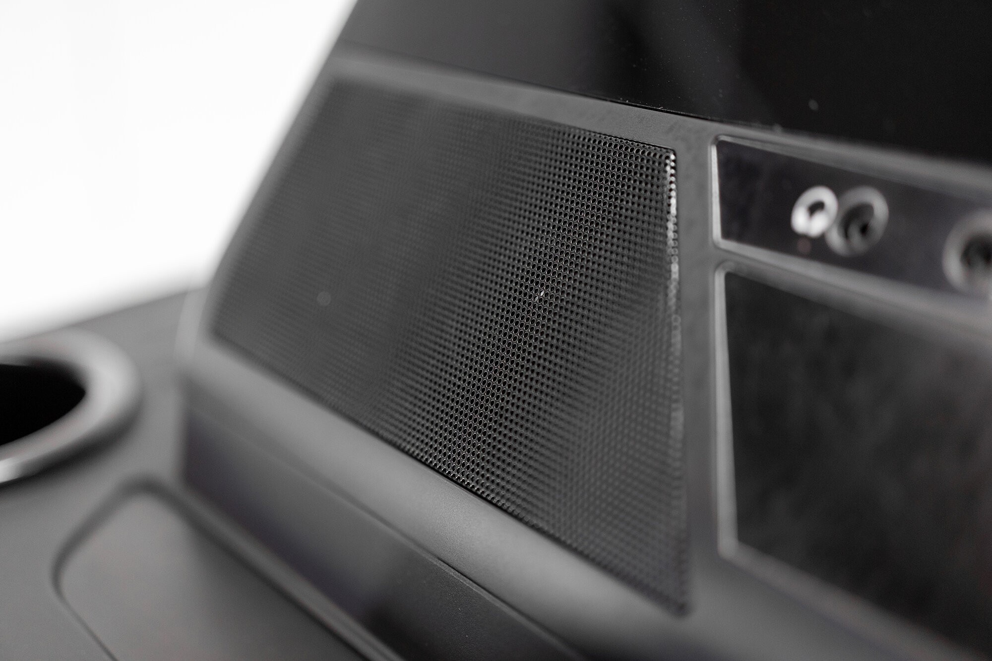 Duża powierzchnia biegowa 150 x 55 cm dla komfortu użytkowania