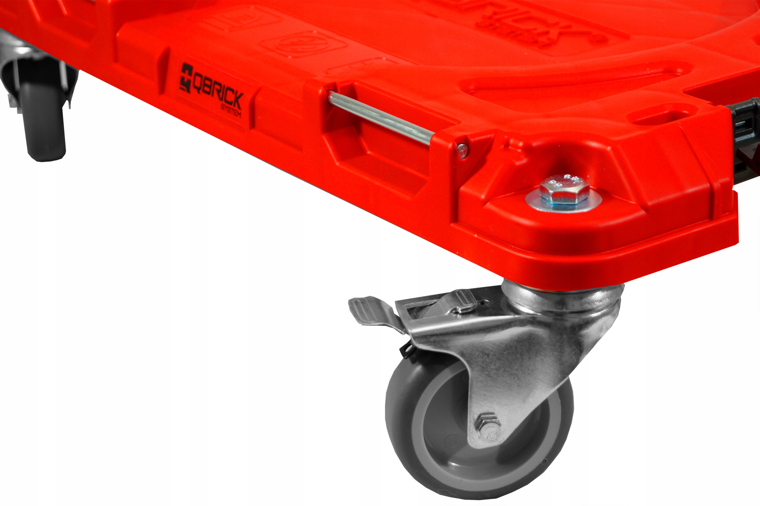 Doskonała manewrowość dzięki metalowym kołom obrotowym