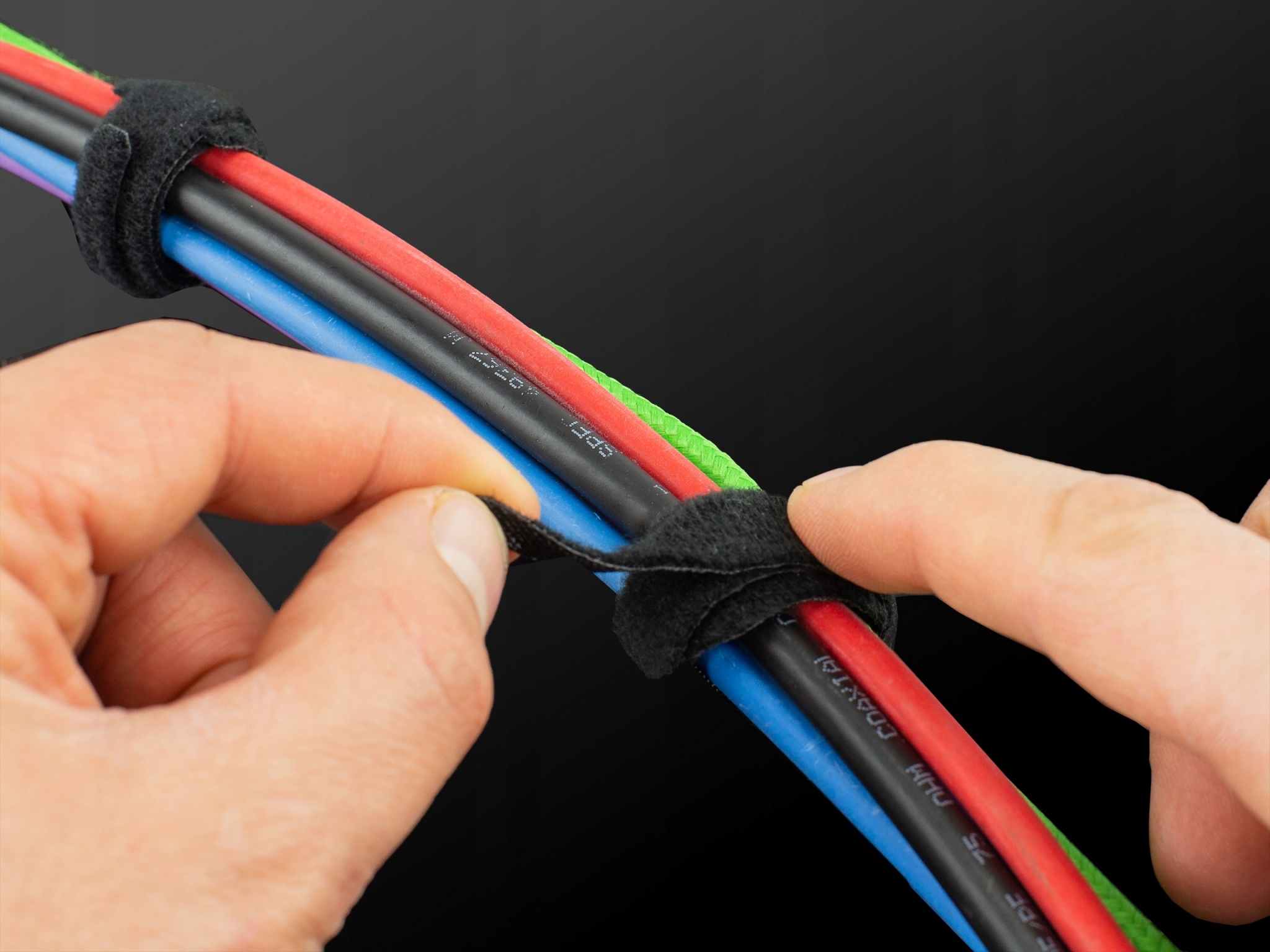 Niezliczone zastosowania opasek rzepowych - Od elektroniki po ogrodnictwo