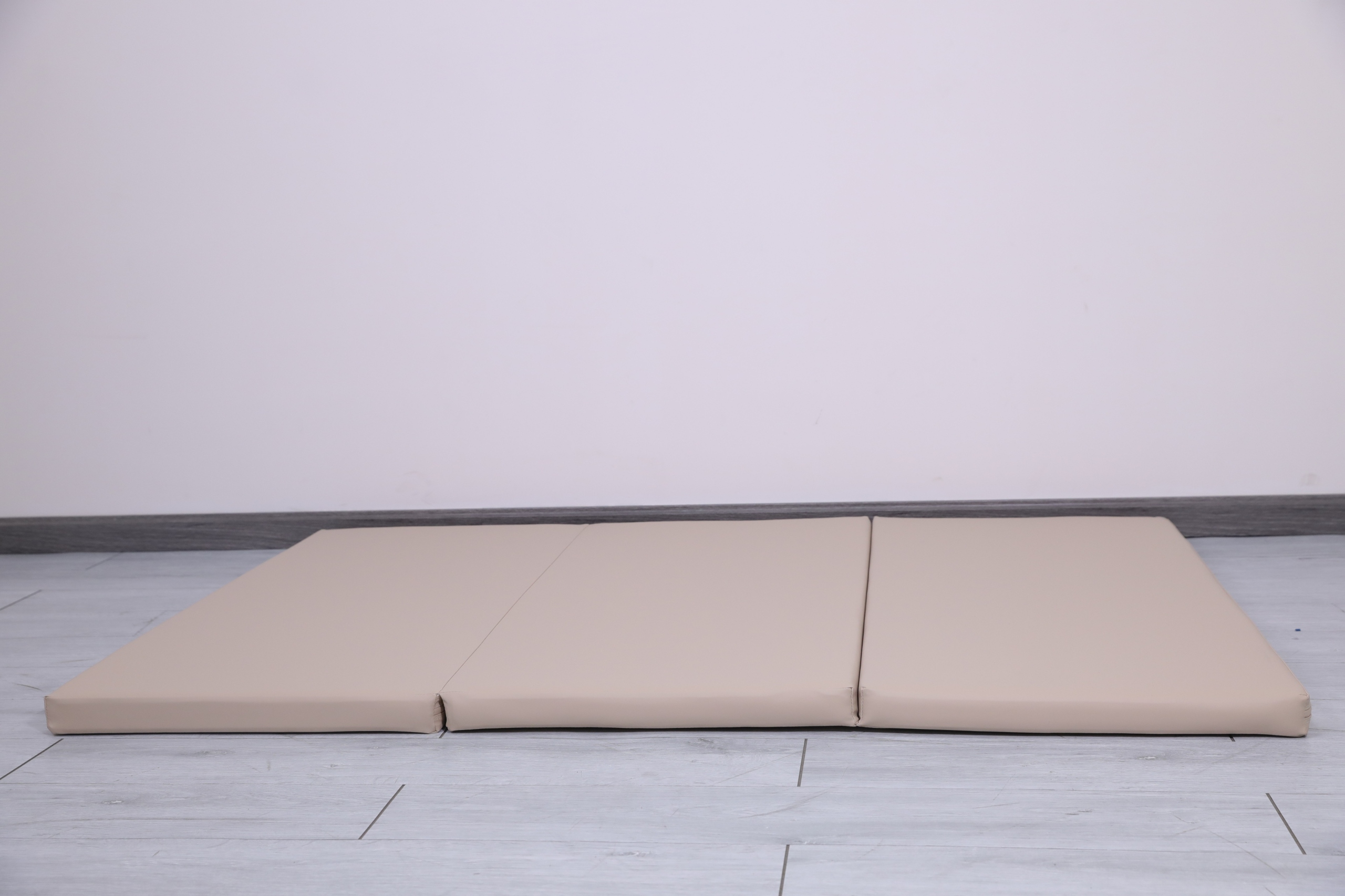 Wymiary i grubość – 150x100x5 cm dla wygody użytkowania