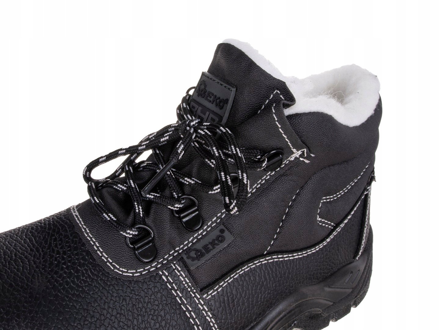 Antypoślizgowa podeszwa SRC – Bezpieczeństwo na każdej powierzchni