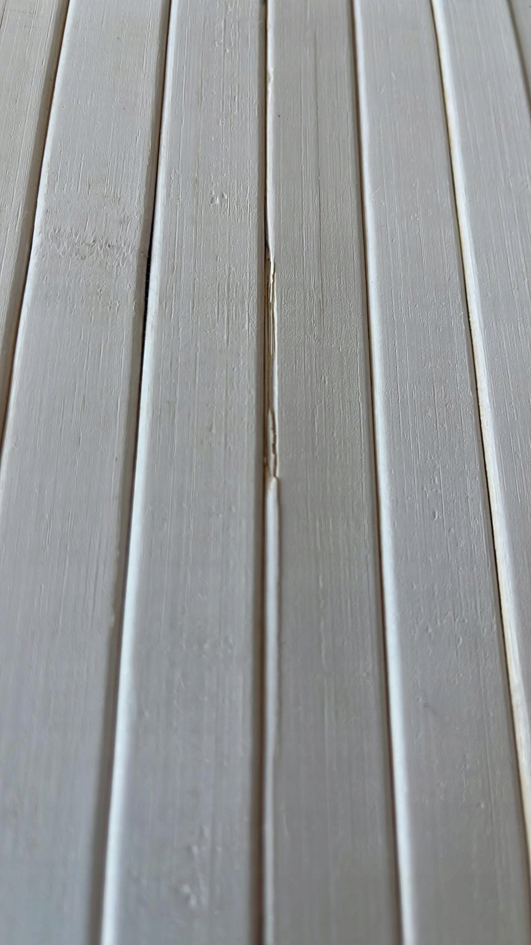 Praktyczny design z pokrywą i uchwytami