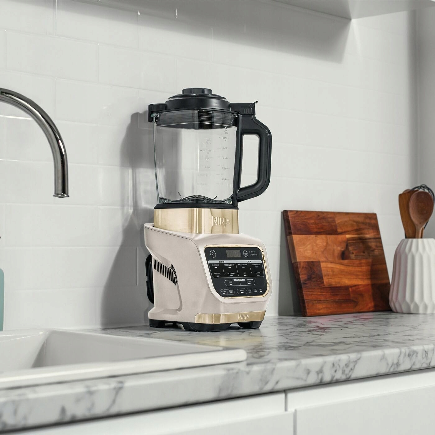 Wysoka moc 1000W i 10 programów Auto-iQ