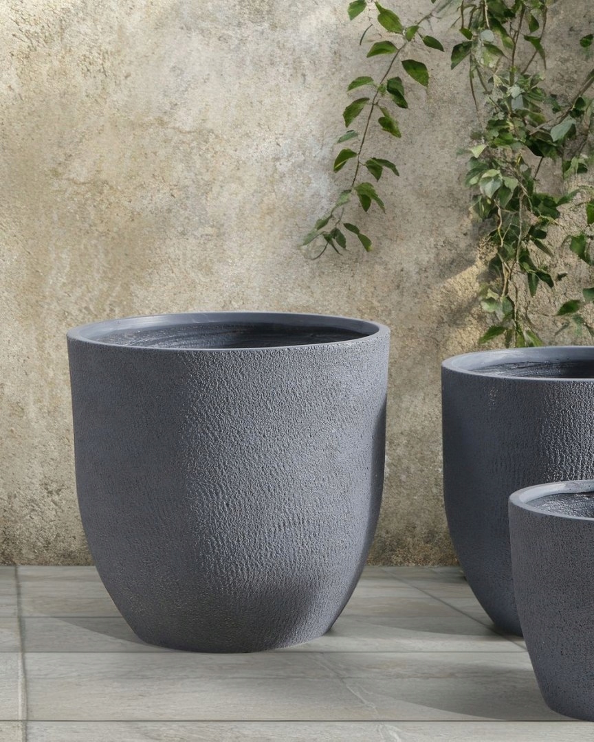 Doniczka Beliani KANNIA 55 x 55 x 53 cm – Idealna do Twojego ogrodu i tarasu