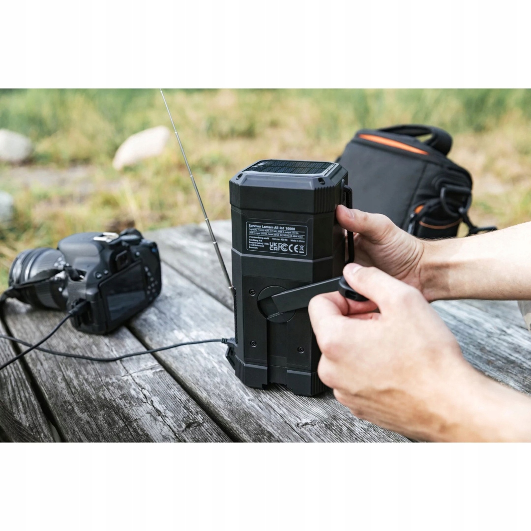 Wbudowany głośnik Bluetooth i radio FM/DAB+