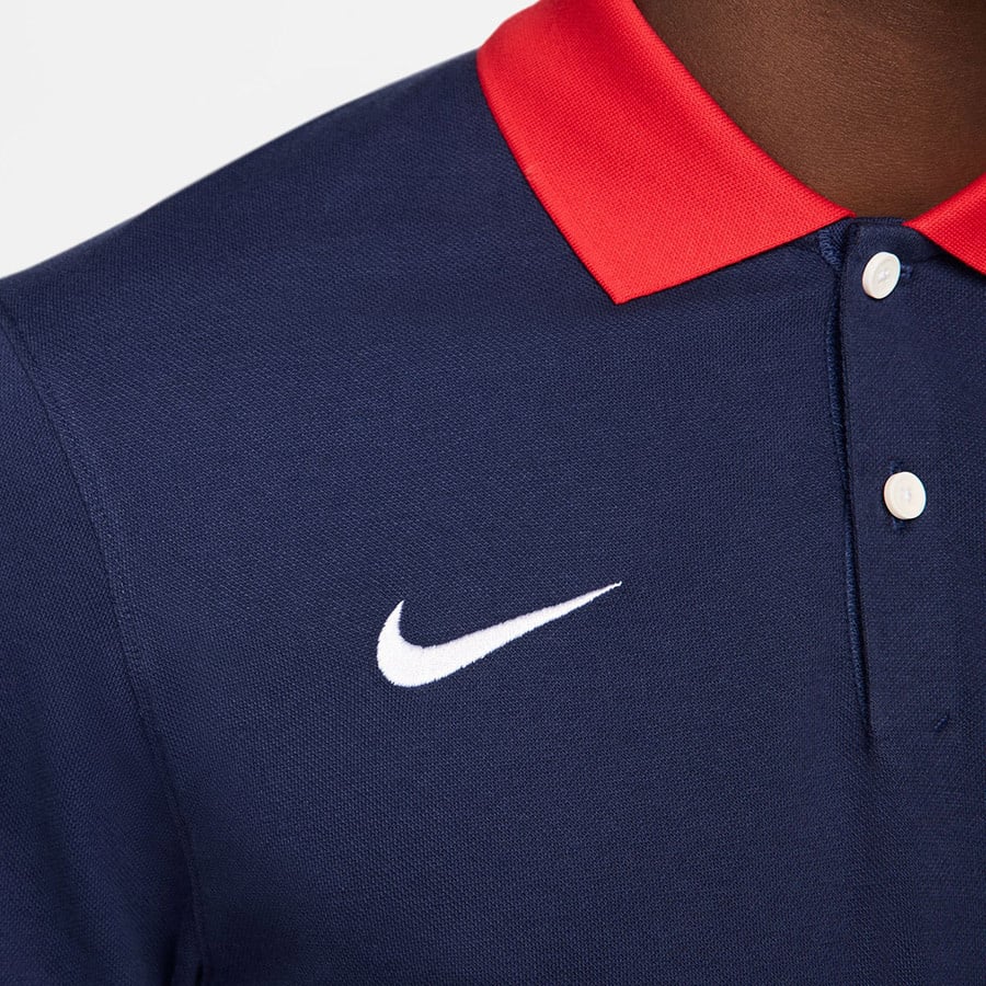 Niebieski kolor inspirowany drużyną Paris Saint-Germain