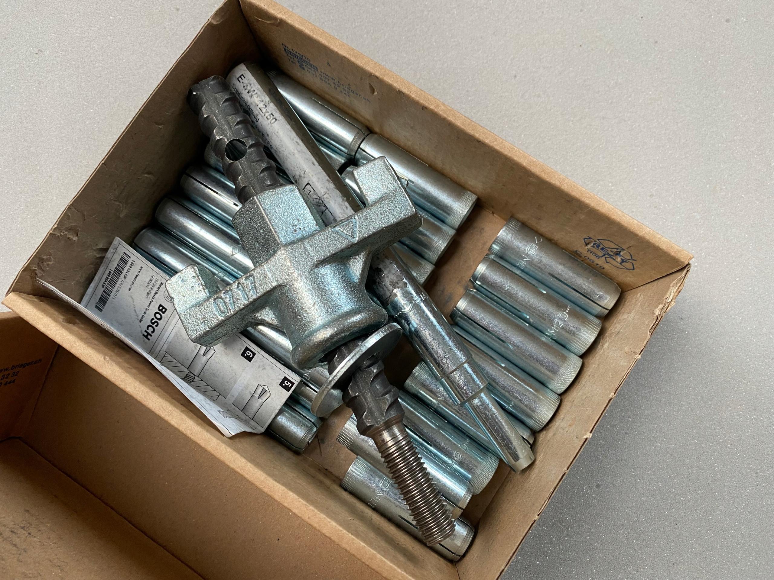 Zestaw Mocujący 16mm – Niezbędne akcesoria do betonu