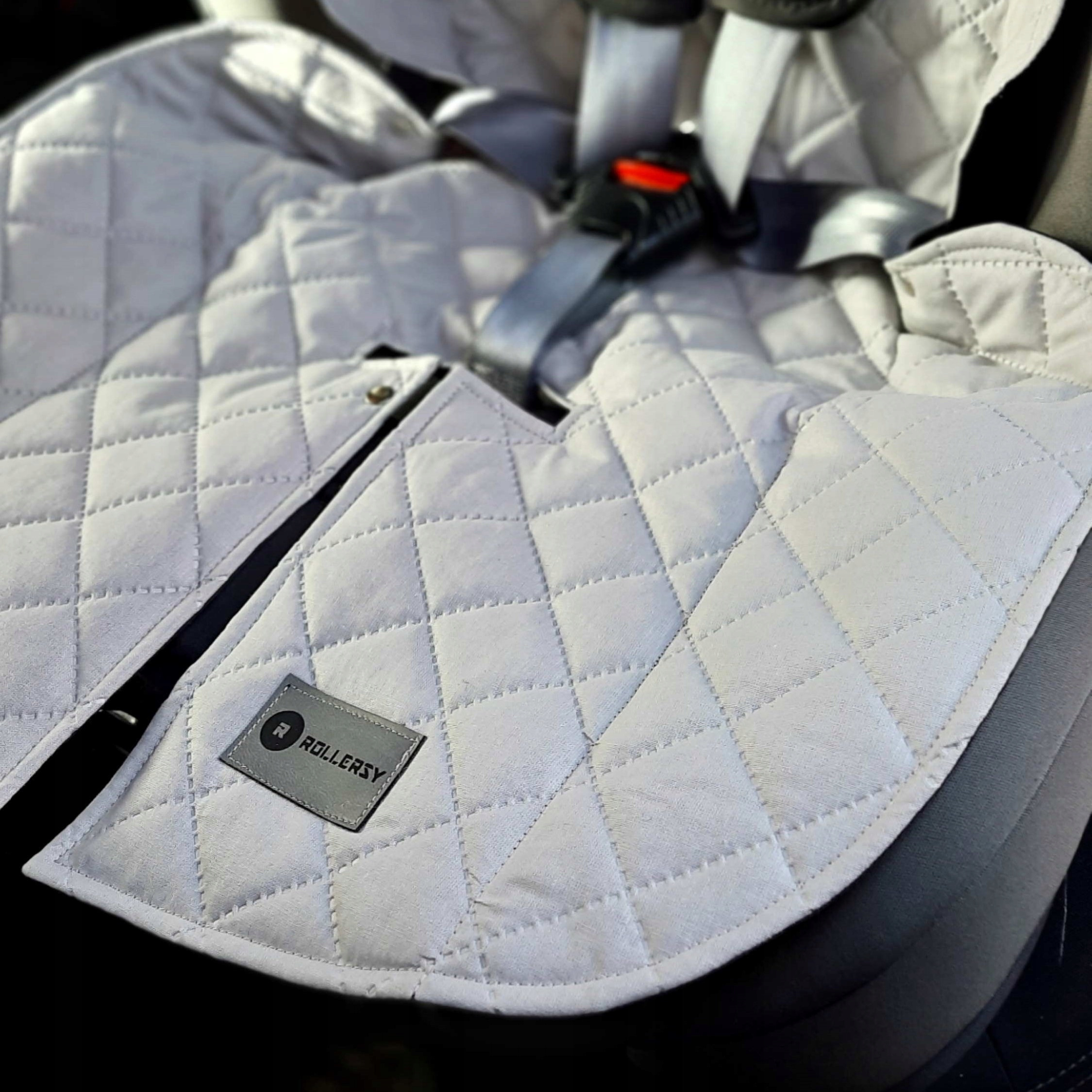 Uniwersalny kształt - pasuje do każdego wózka i fotelika