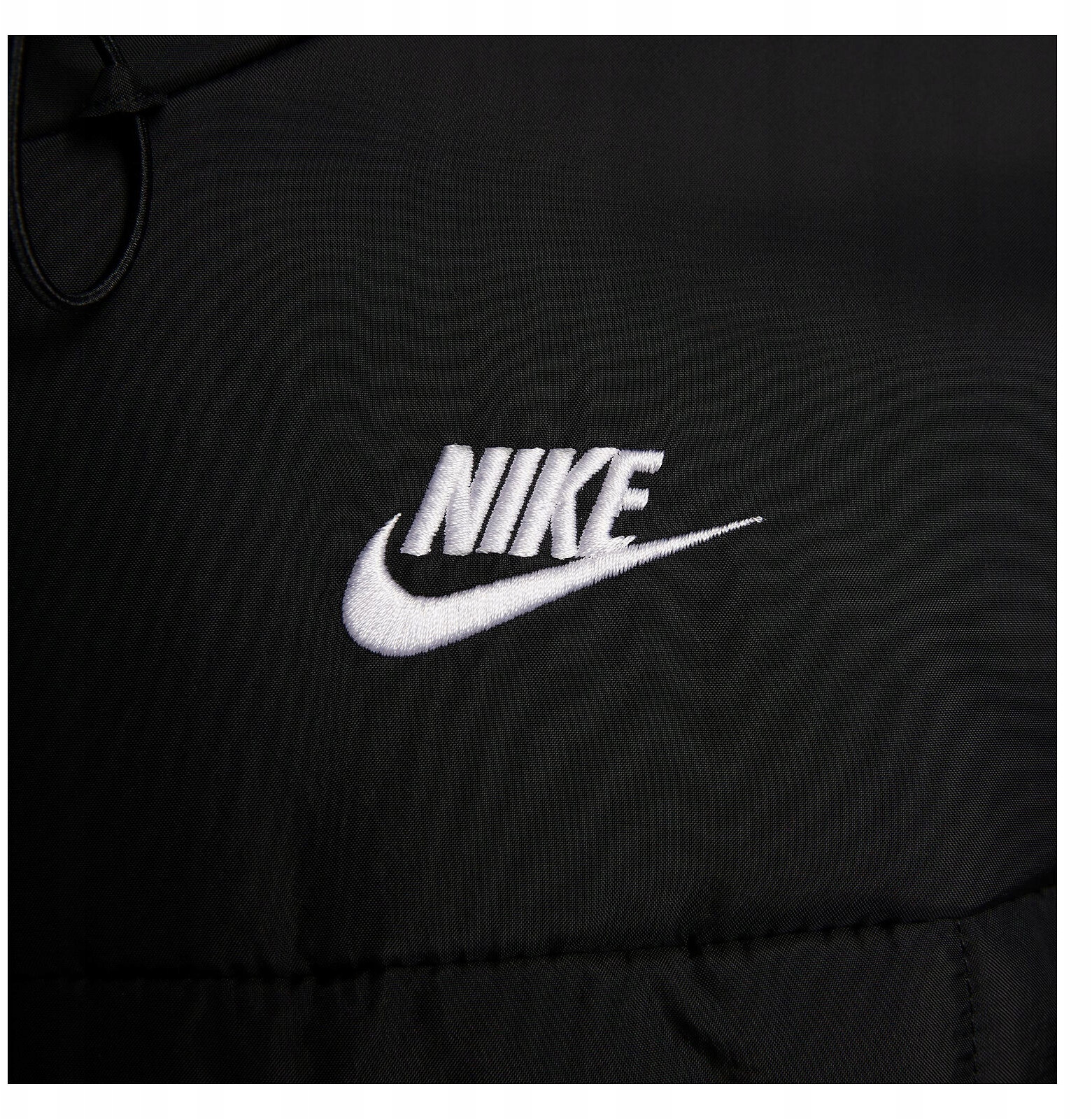 Wyszywane logo Nike Swoosh – Klasyczny i elegancki design