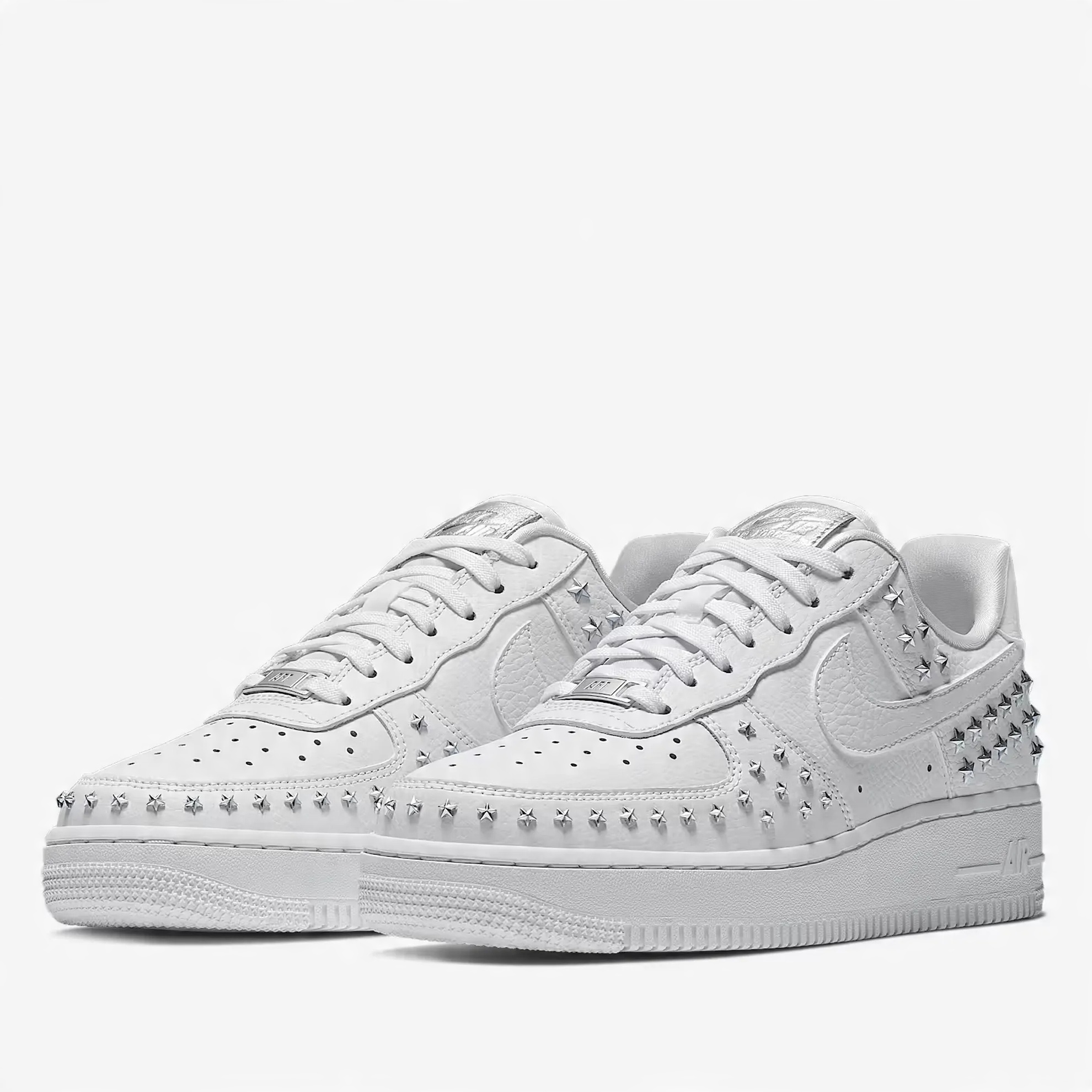Nike Air Force 1 '07 XX Studded AR0639-100 – Ikona stylu w białym wydaniu