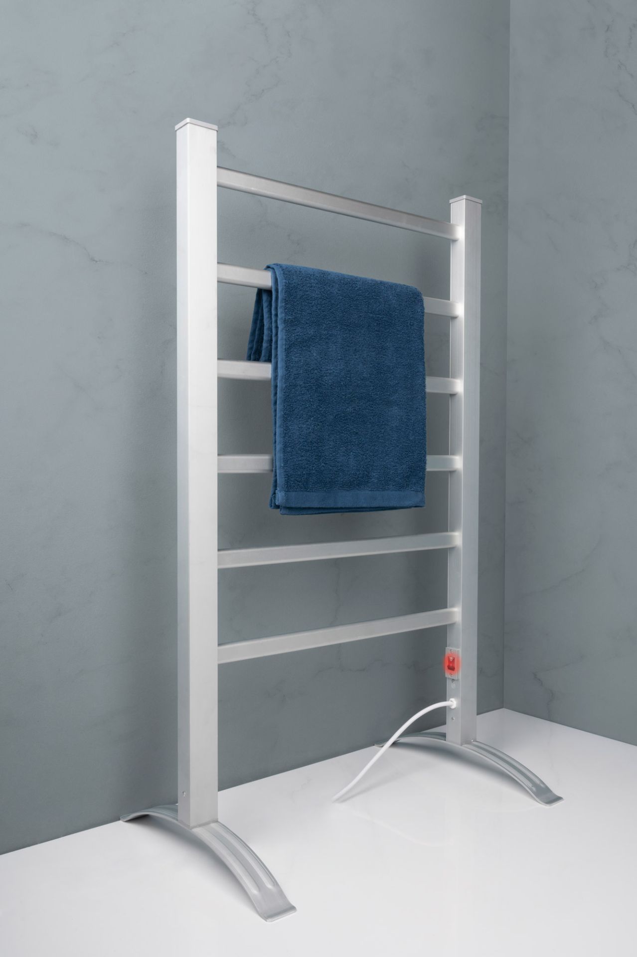 Opcje montażu – Wolnostojąca lub do montażu na ścianie